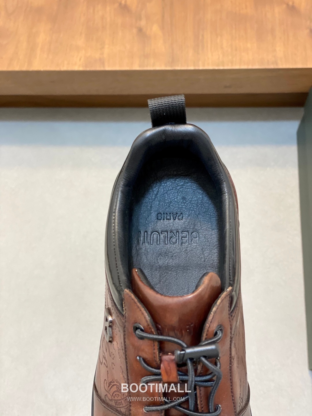 ## 신발 제품 스펙 분석

Berluti Shadow Patina Leather Sneakers 벨루티 쉐도우 파티나 레더 스니커즈 S5445 7