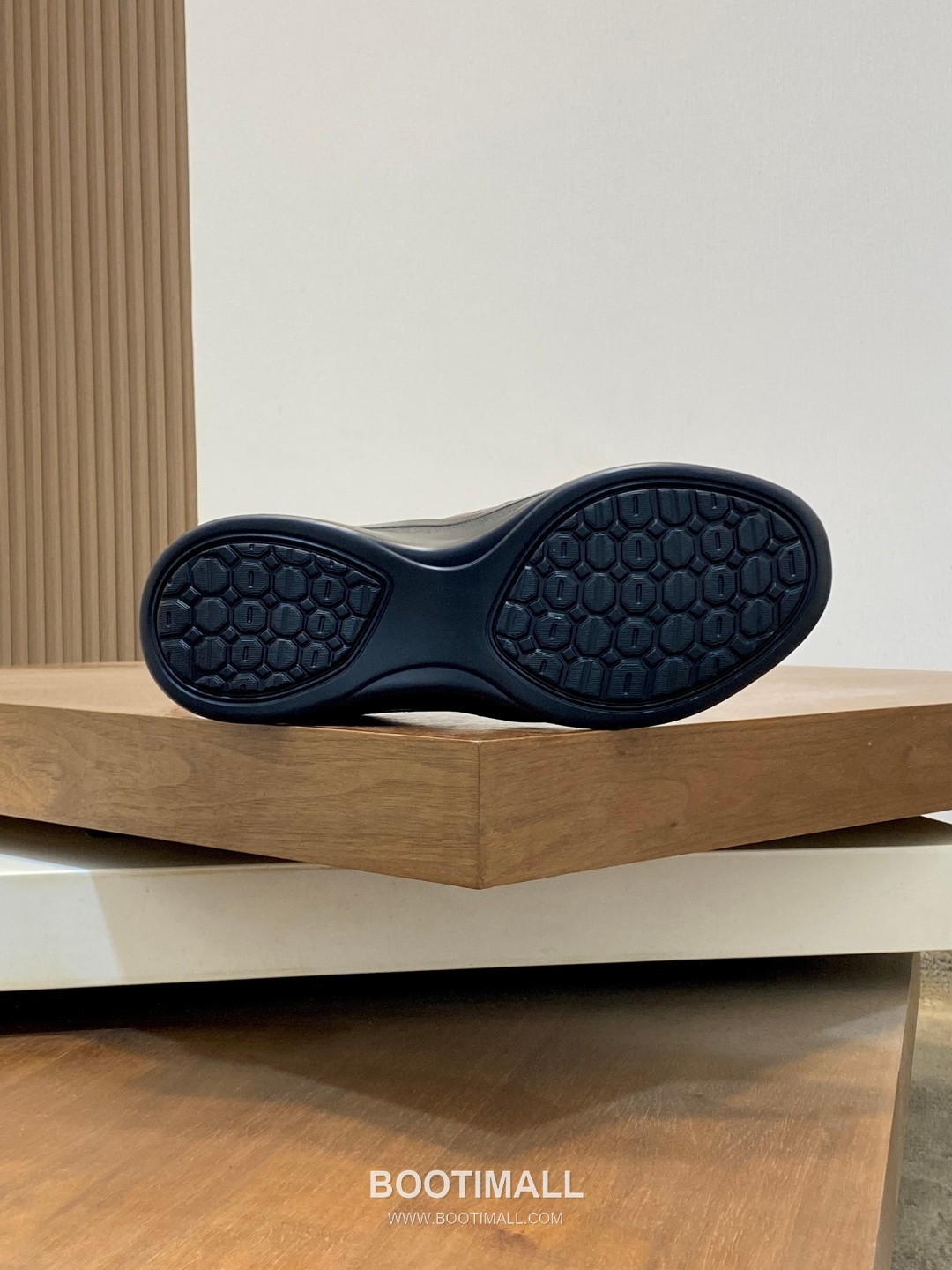 ## 신발 제품 스펙 분석

Berluti Shadow Patina Leather Sneakers 벨루티 쉐도우 파티나 레더 스니커즈 S5445 9