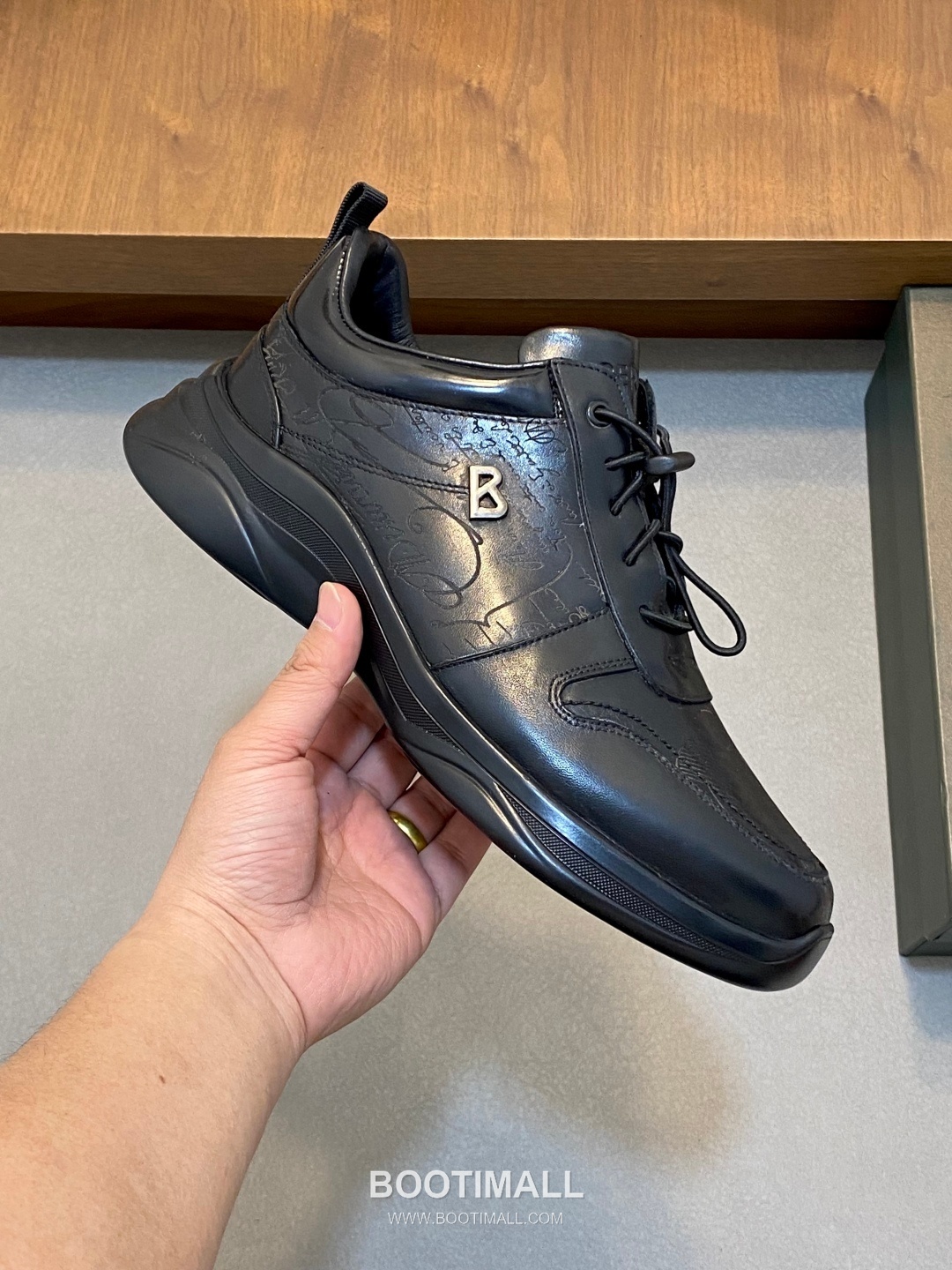 ## 신발 제품 스펙 분석

Berluti Shadow Patina Leather Sneakers 벨루티 쉐도우 파티나 레더 스니커즈 S5445 4