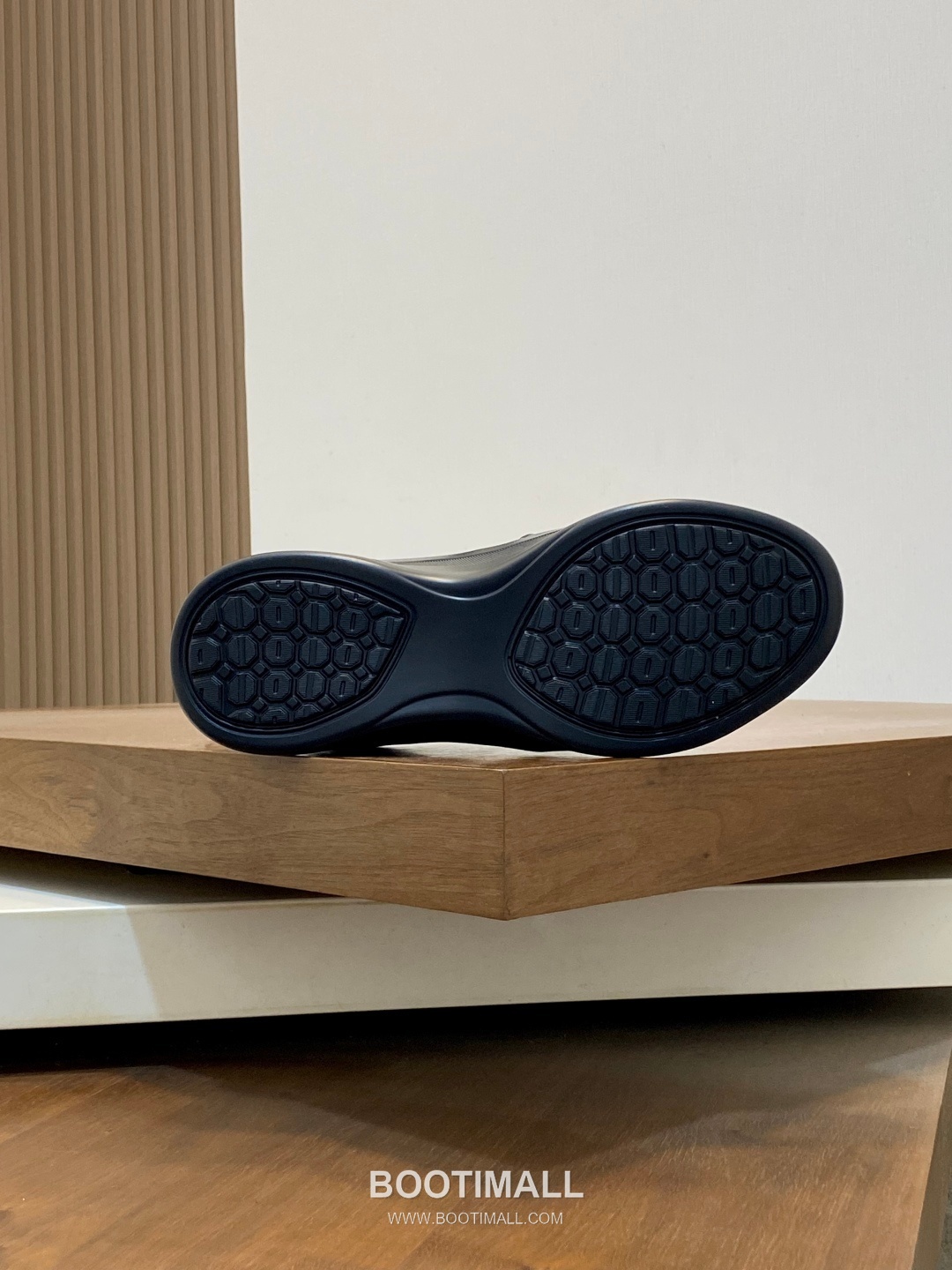 ## 신발 제품 스펙 분석

Berluti Shadow Patina Leather Sneakers 벨루티 쉐도우 파티나 레더 스니커즈 S5445 9