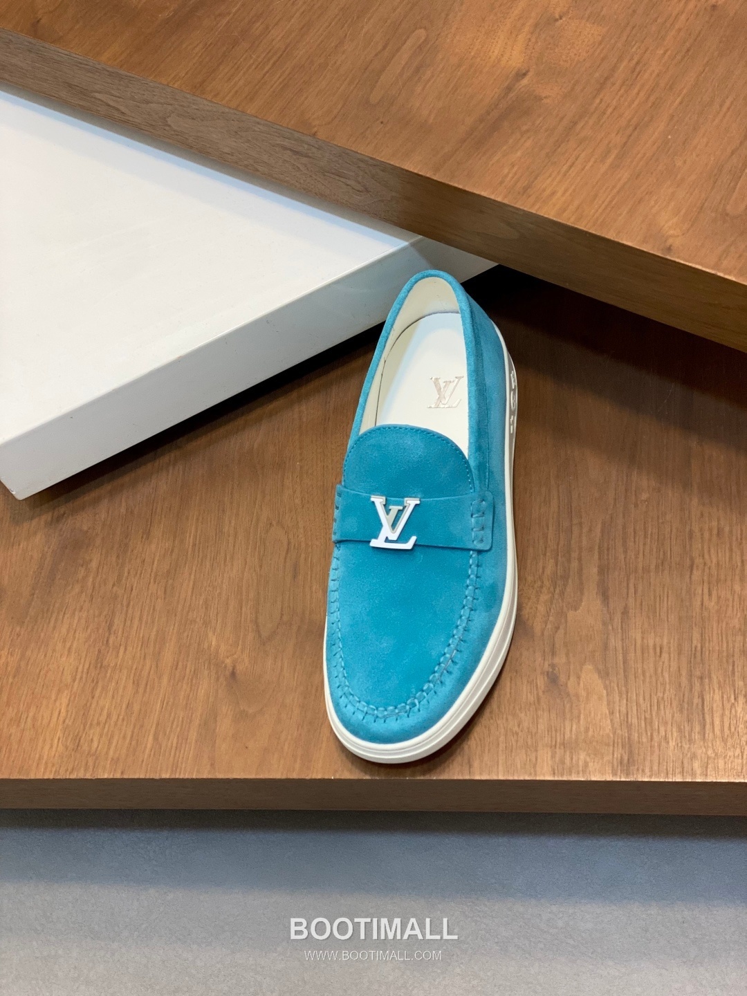 ## 신발 제품 스펙 분석
Louis Vuitton Run Away Leather Sneakers 루이비통 런어웨이 레더 스니커즈 1A4V7V 6