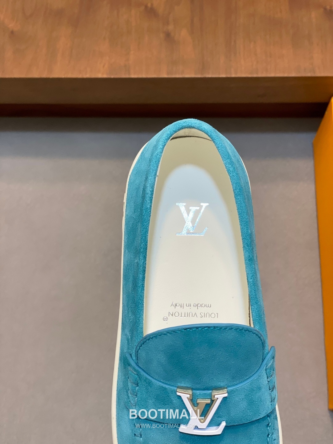 ## 신발 제품 스펙 분석
Louis Vuitton Run Away Leather Sneakers 루이비통 런어웨이 레더 스니커즈 1A4V7V 7