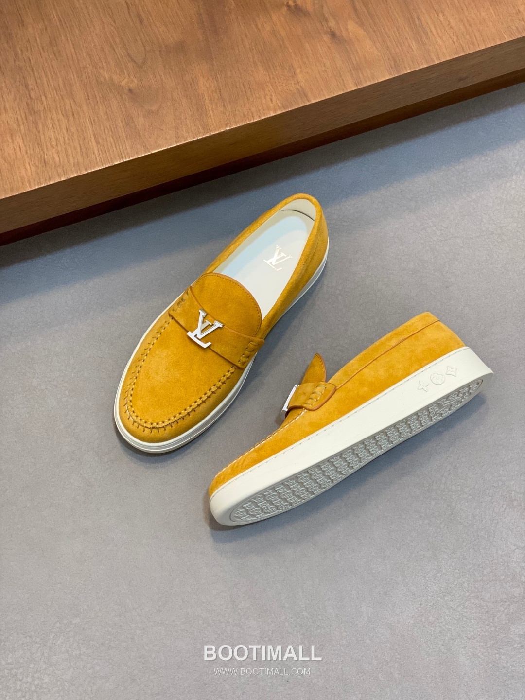 ## 신발 제품 스펙 분석
Louis Vuitton Run Away Leather Sneakers 루이비통 런어웨이 레더 스니커즈 1A4V7V 5