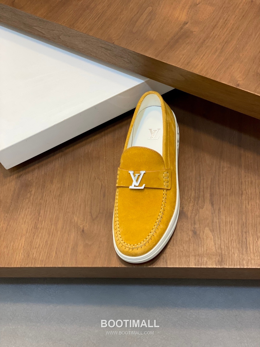 ## 신발 제품 스펙 분석
Louis Vuitton Run Away Leather Sneakers 루이비통 런어웨이 레더 스니커즈 1A4V7V 6