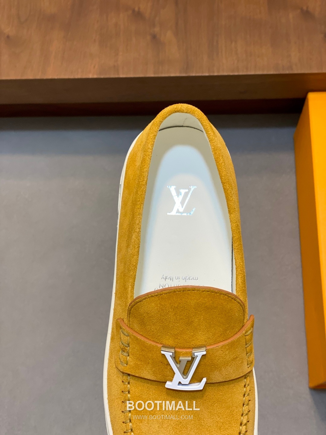## 신발 제품 스펙 분석
Louis Vuitton Run Away Leather Sneakers 루이비통 런어웨이 레더 스니커즈 1A4V7V 7