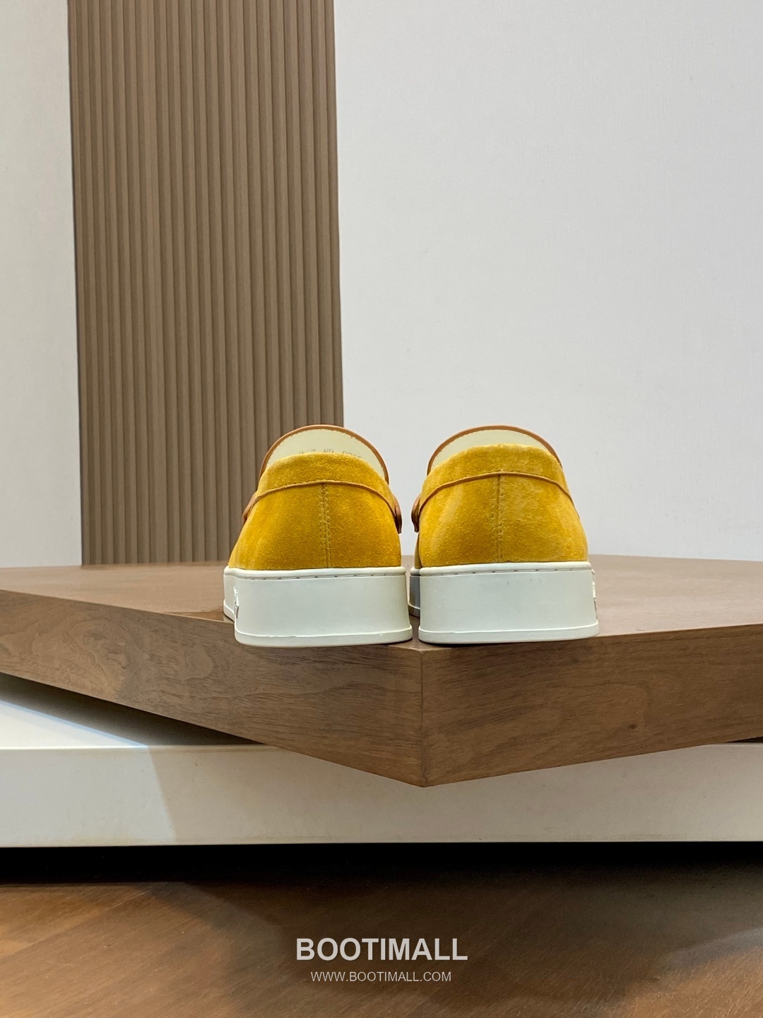 ## 신발 제품 스펙 분석
Louis Vuitton Run Away Leather Sneakers 루이비통 런어웨이 레더 스니커즈 1A4V7V 8