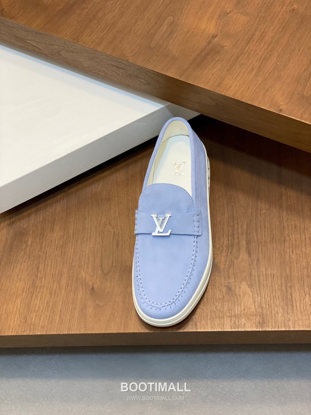 ## 신발 제품 스펙 분석

Louis Vuitton Run Away Leather Sneakers 루이비통 런어웨이 레더 스니커즈 1A4V7V 6