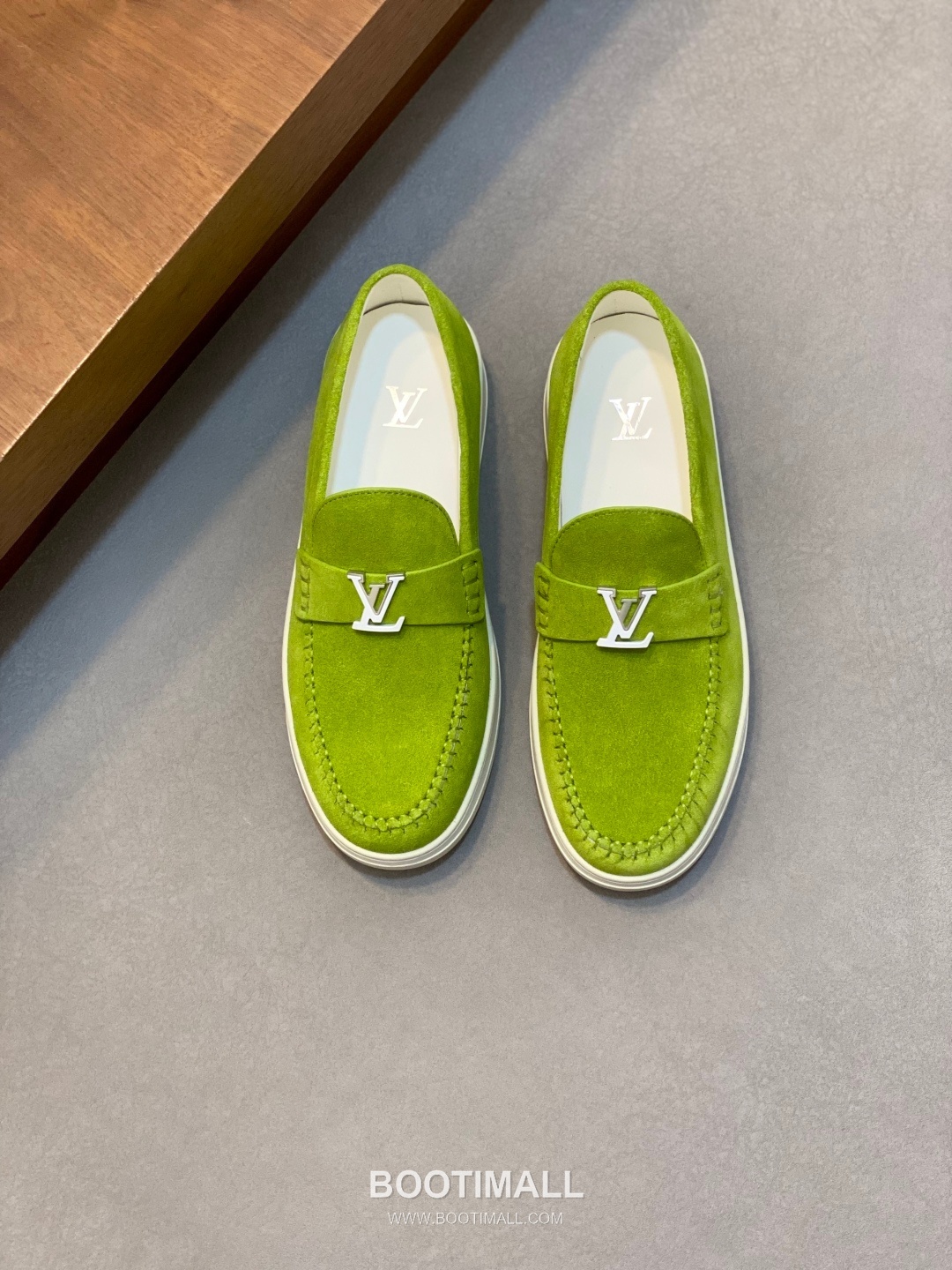 ## 신발 제품 스펙 분석

Louis Vuitton Run Away Leather Sneakers 루이비통 런어웨이 레더 스니커즈 1A4V7V 1