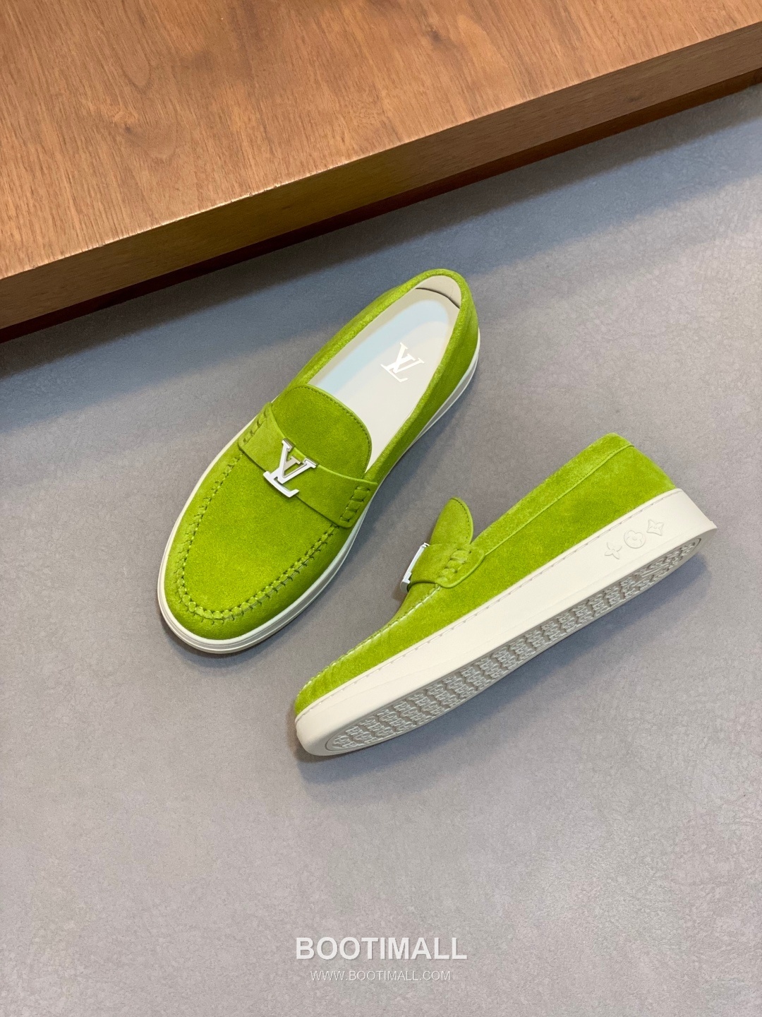 ## 신발 제품 스펙 분석

Louis Vuitton Run Away Leather Sneakers 루이비통 런어웨이 레더 스니커즈 1A4V7V 5