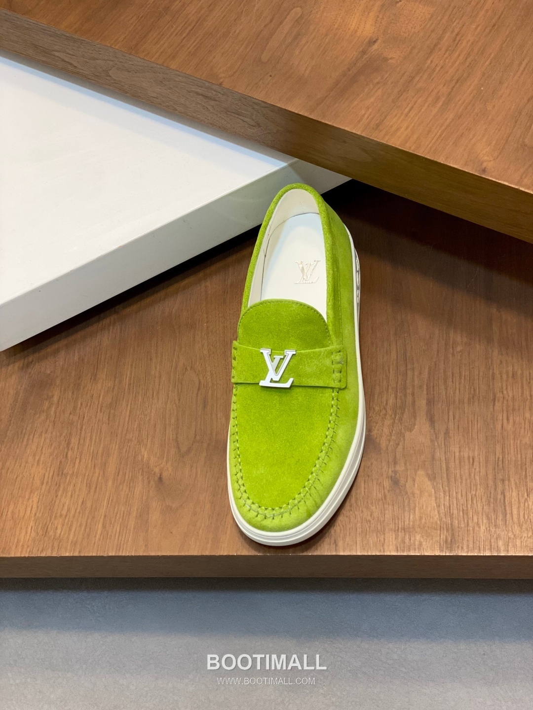 ## 신발 제품 스펙 분석

Louis Vuitton Run Away Leather Sneakers 루이비통 런어웨이 레더 스니커즈 1A4V7V 6