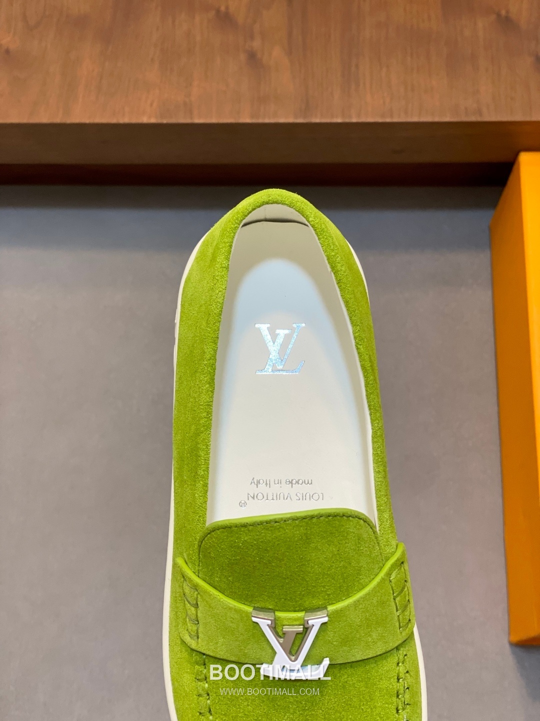 ## 신발 제품 스펙 분석

Louis Vuitton Run Away Leather Sneakers 루이비통 런어웨이 레더 스니커즈 1A4V7V 7