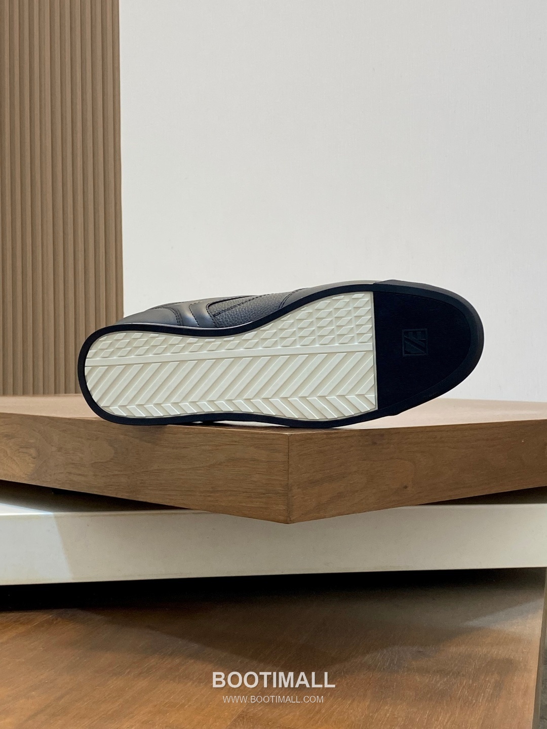 ## 신발 제품 스펙 분석
Ermenegildo Zegna Tiziano Leather Sneakers 에르메네질도 제냐 티치아노 레더 스니커즈 9