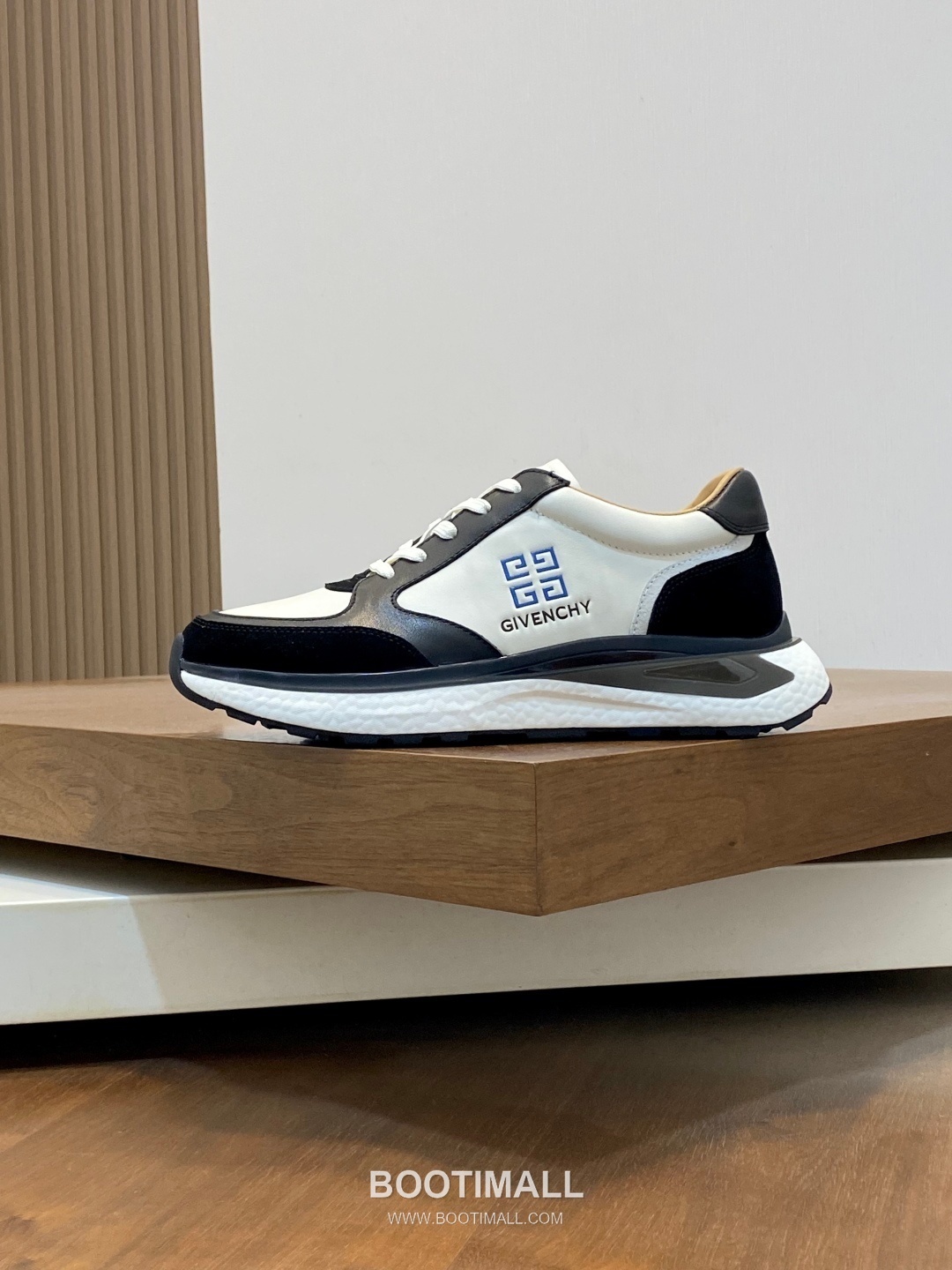 ## 신발 제품 스펙 분석
Givenchy Urban Street Leather Sneakers 지방시 어반 스트리트 레더 스니커즈 BE0005E0 2