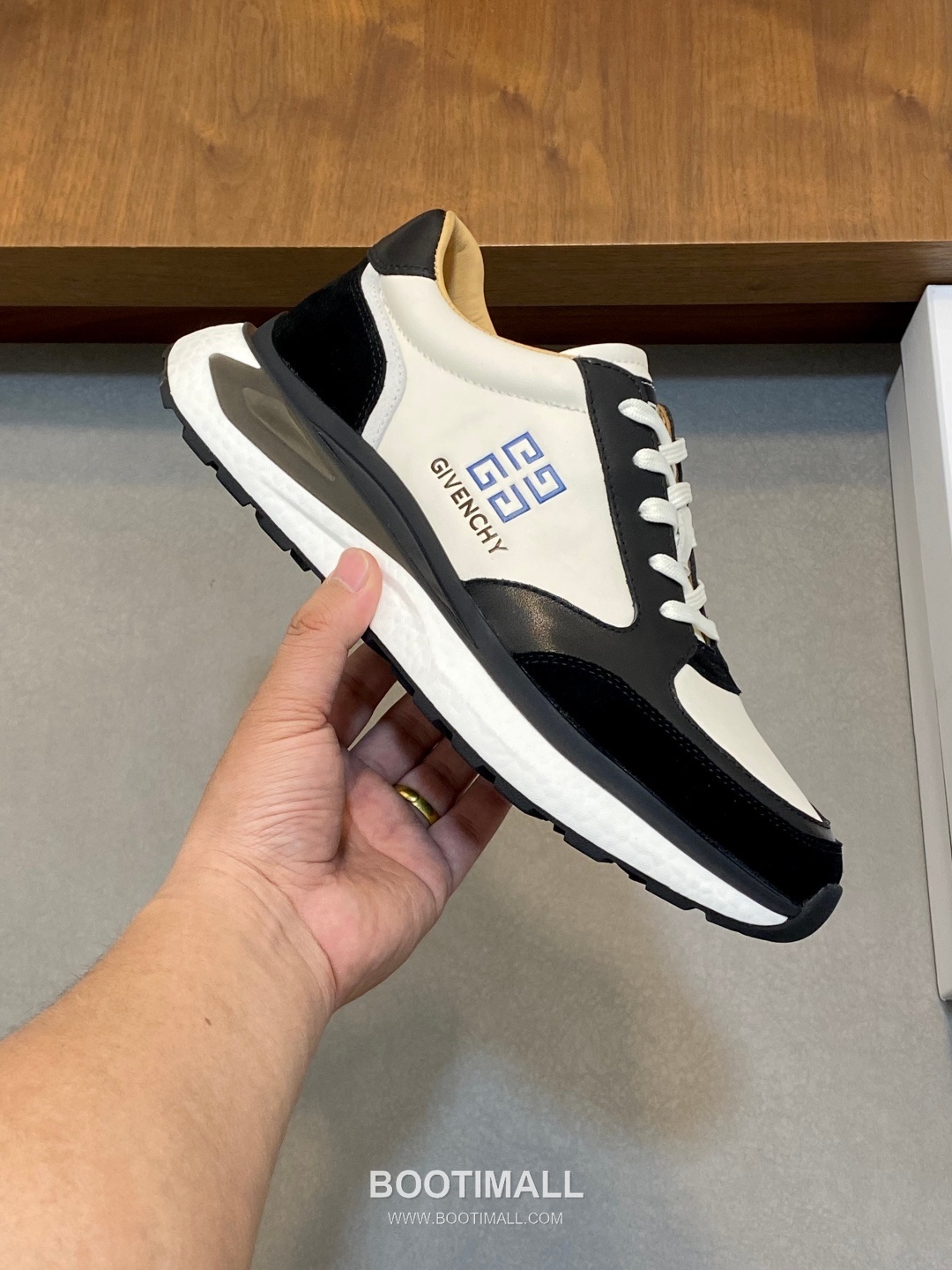 ## 신발 제품 스펙 분석
Givenchy Urban Street Leather Sneakers 지방시 어반 스트리트 레더 스니커즈 BE0005E0 4