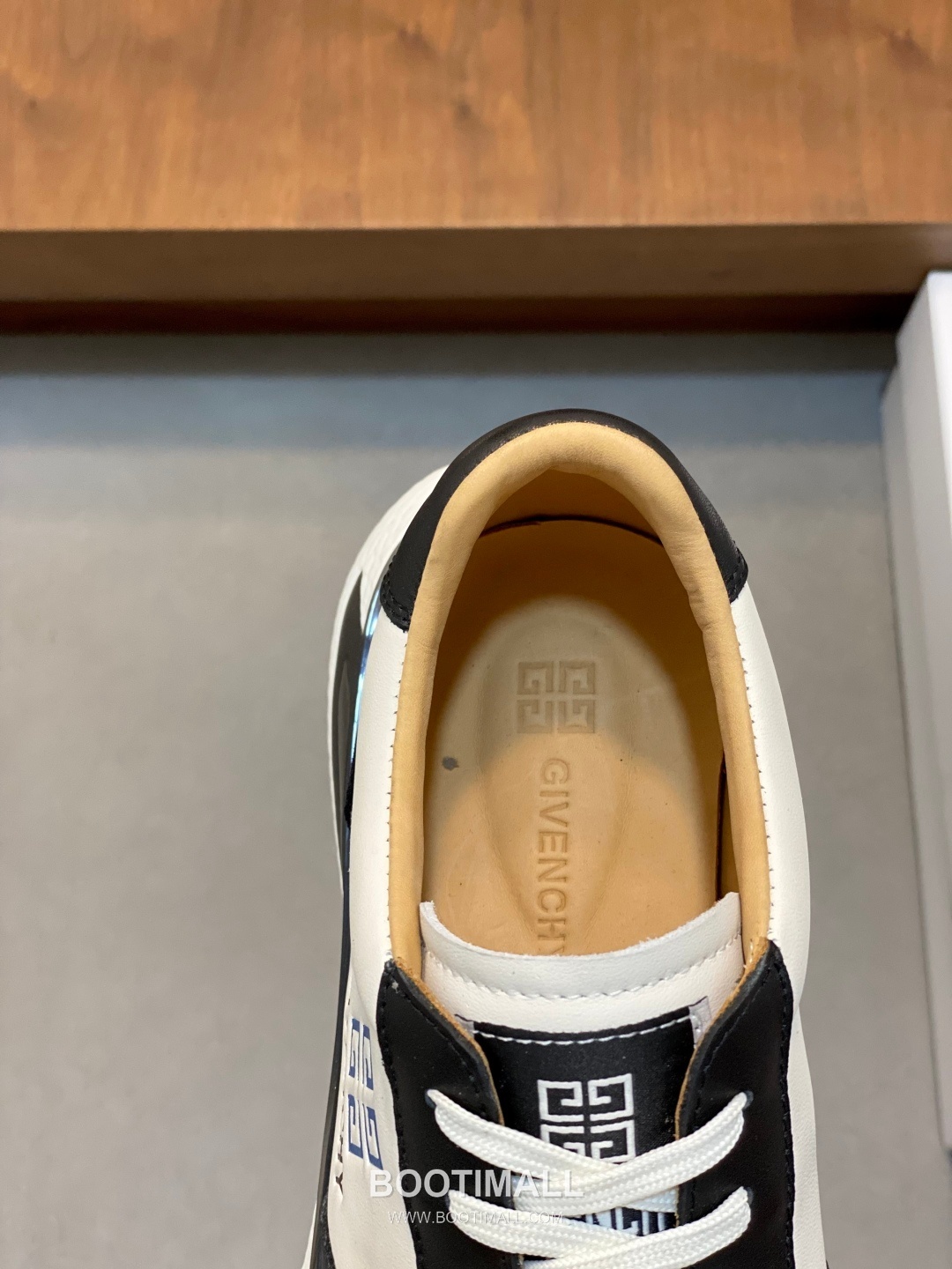 ## 신발 제품 스펙 분석
Givenchy Urban Street Leather Sneakers 지방시 어반 스트리트 레더 스니커즈 BE0005E0 7