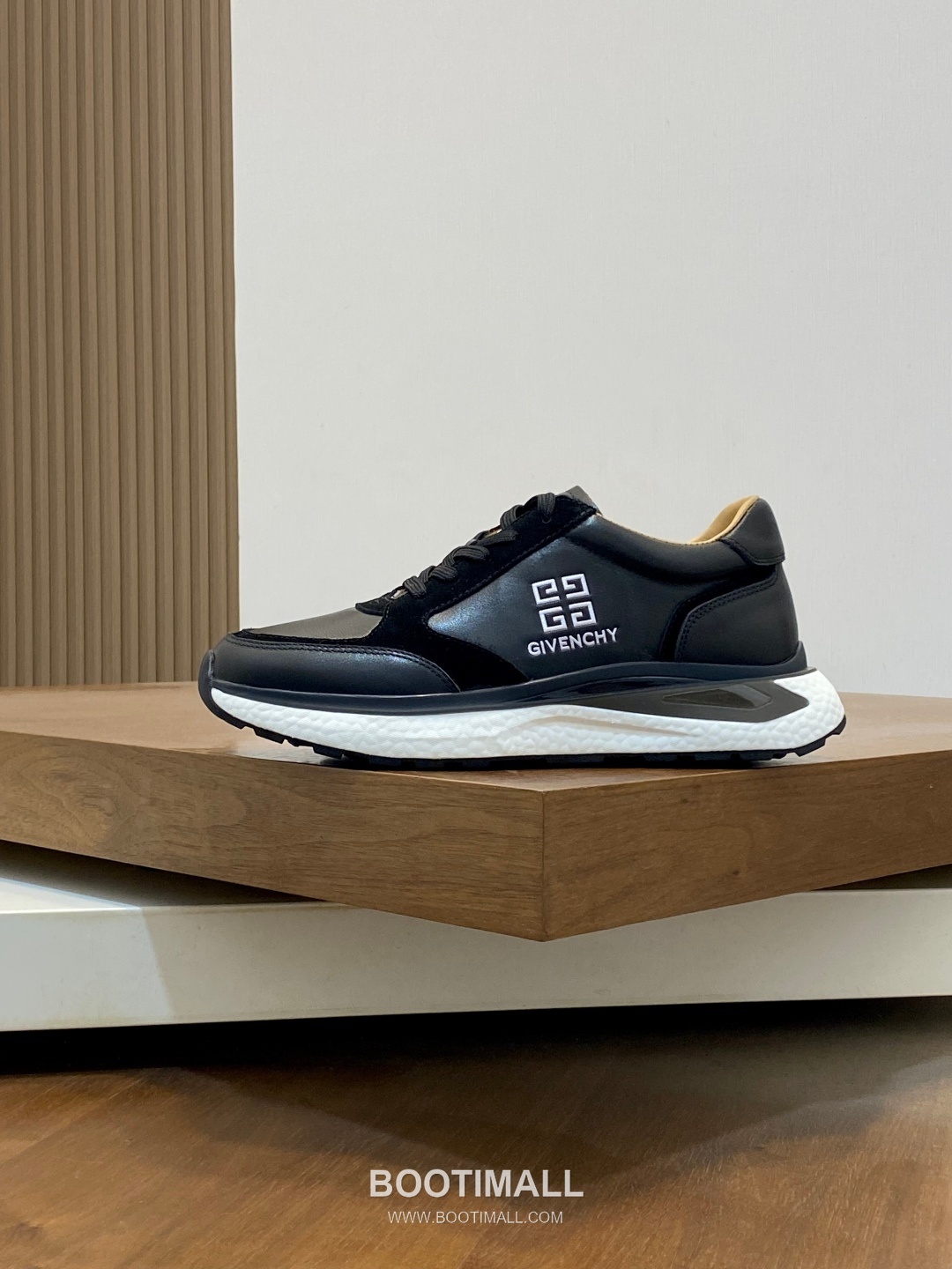 ## 신발 제품 스펙 분석

Givenchy Urban Street Leather Sneakers 지방시 어반 스트리트 레더 스니커즈 BE0005E0 2