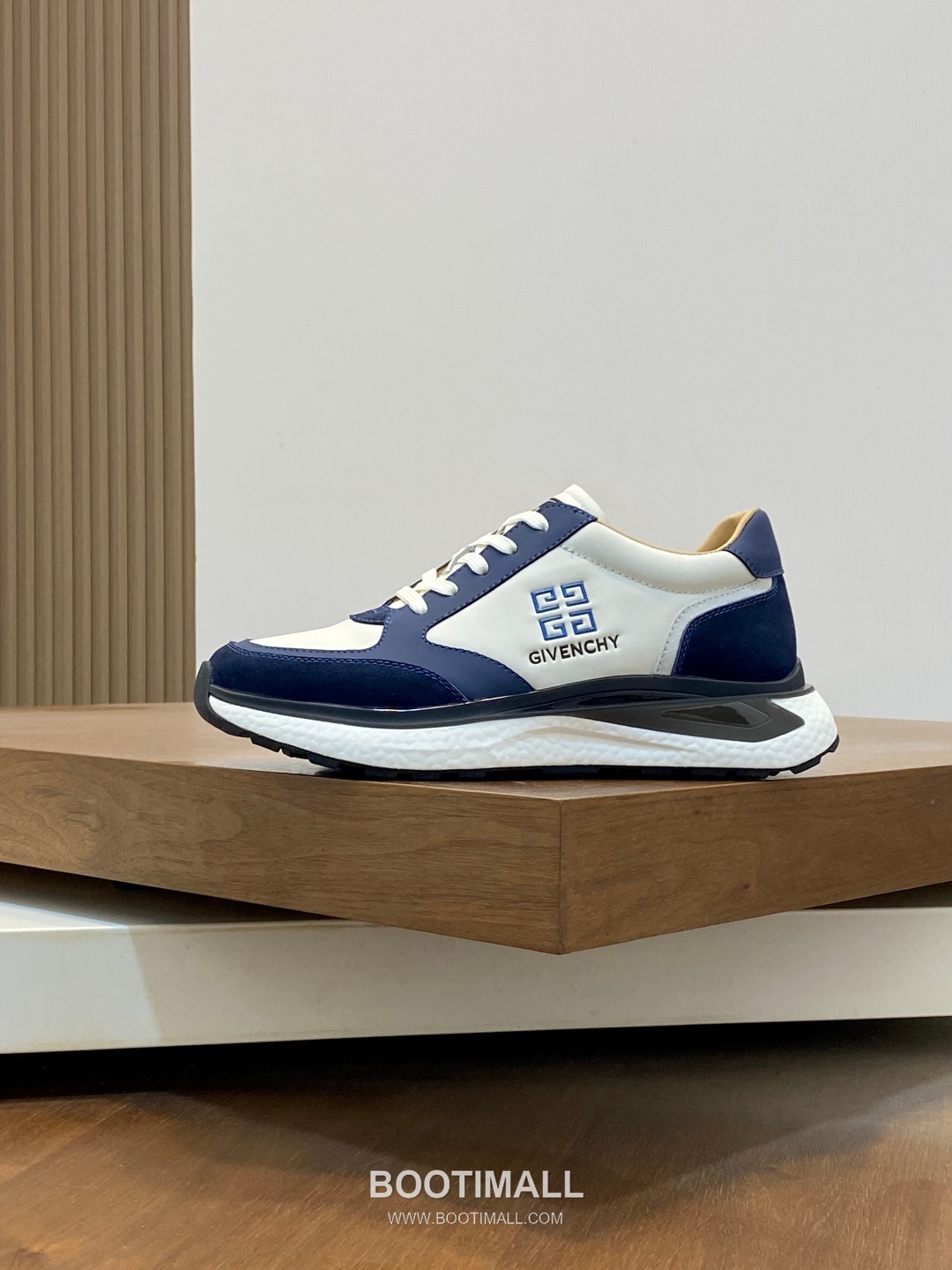 ## 신발 제품 스펙 분석

Givenchy Urban Street Leather Sneakers 지방시 어반 스트리트 레더 스니커즈 BE0005E0 2