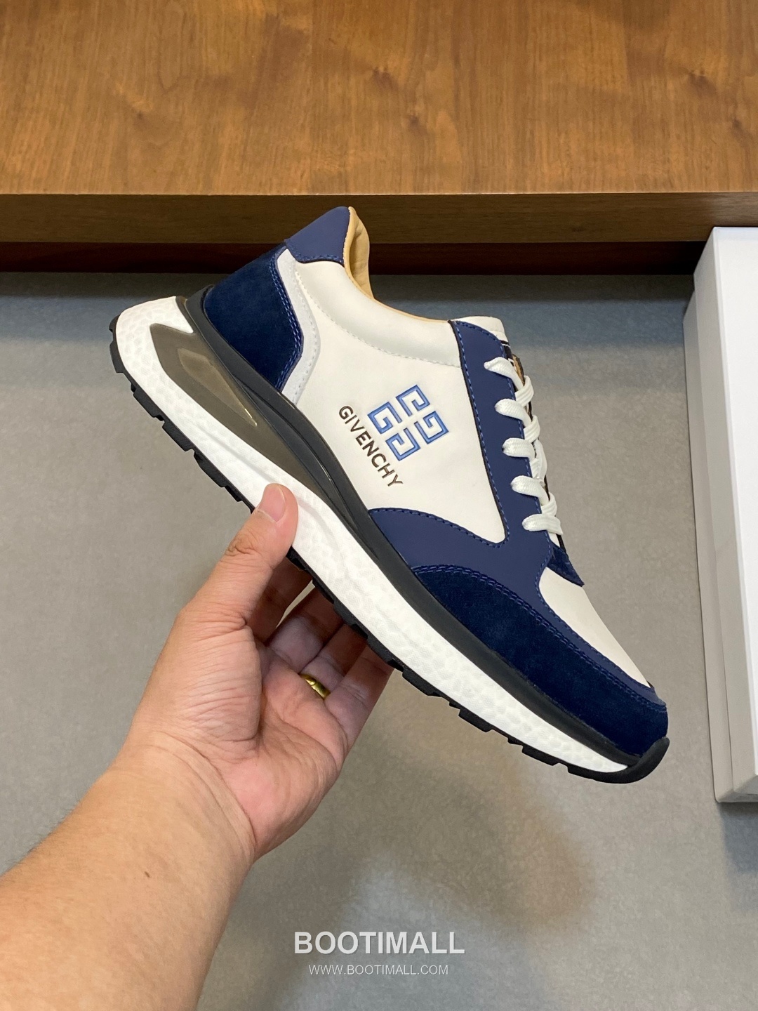 ## 신발 제품 스펙 분석

Givenchy Urban Street Leather Sneakers 지방시 어반 스트리트 레더 스니커즈 BE0005E0 4