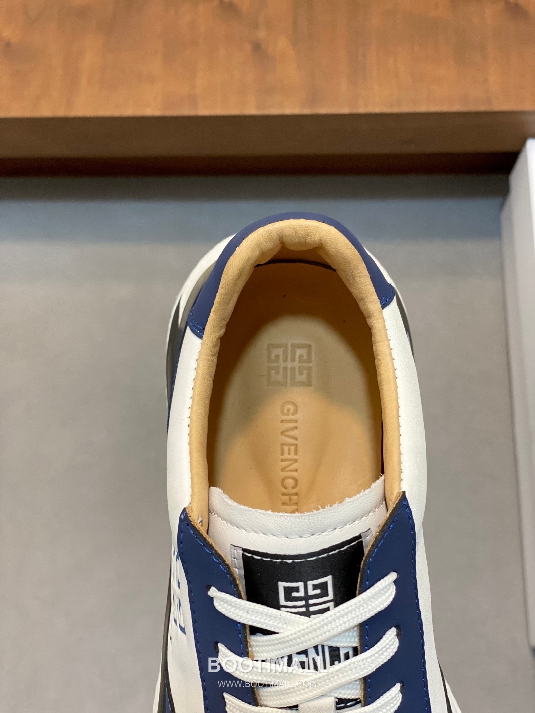 ## 신발 제품 스펙 분석

Givenchy Urban Street Leather Sneakers 지방시 어반 스트리트 레더 스니커즈 BE0005E0 7