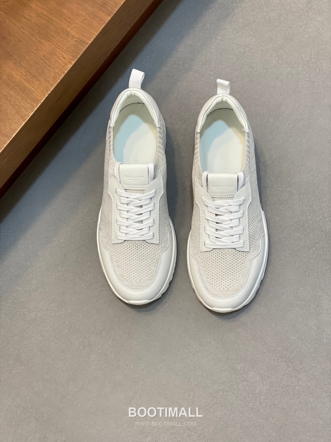 ## 신발 제품 스펙 분석
Giorgio Armani Knit Leather Slip-On Sneakers 조르지오 아르마니 니트 레더 슬립온 스니커즈 1