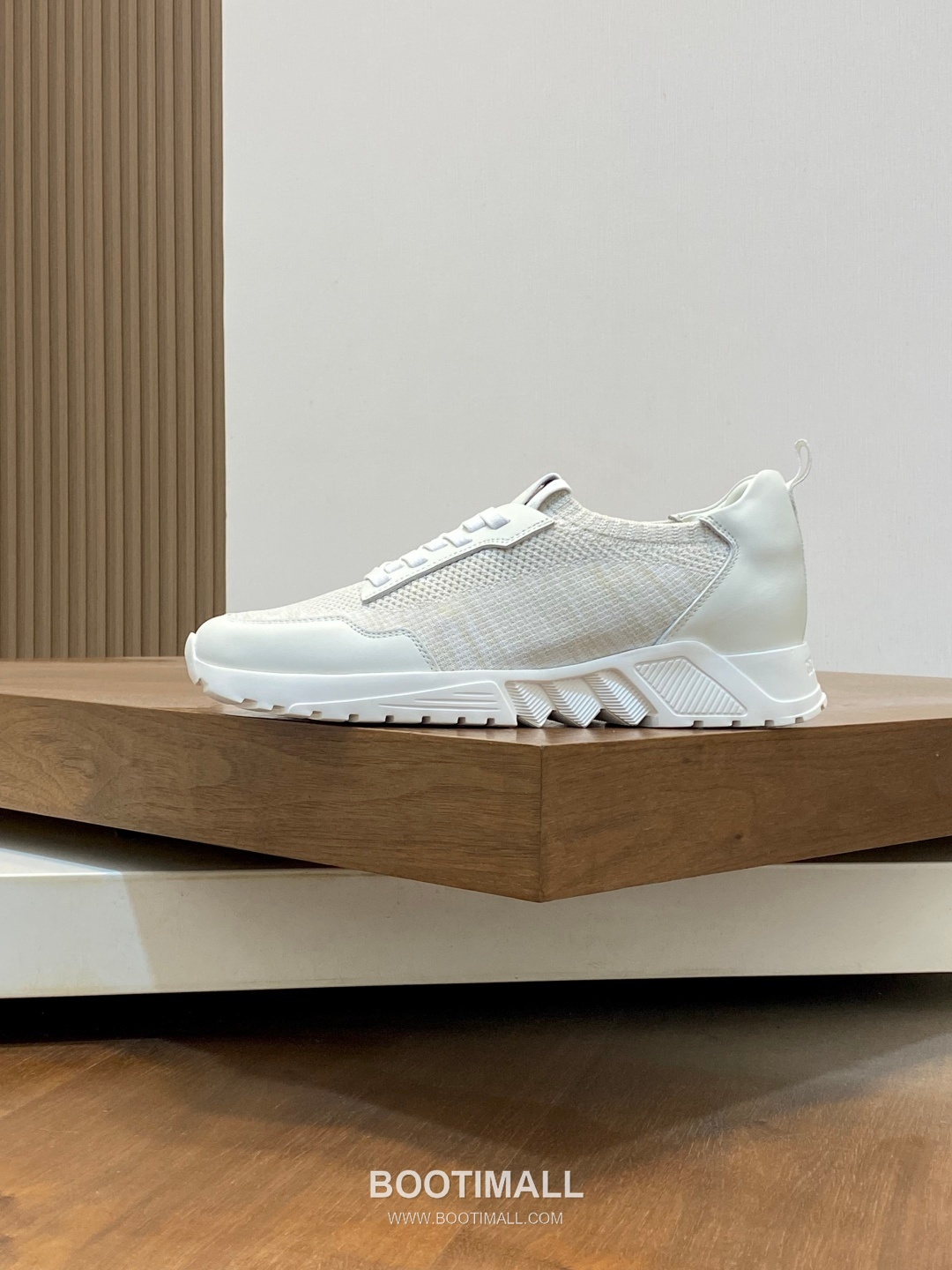 ## 신발 제품 스펙 분석
Giorgio Armani Knit Leather Slip-On Sneakers 조르지오 아르마니 니트 레더 슬립온 스니커즈 2