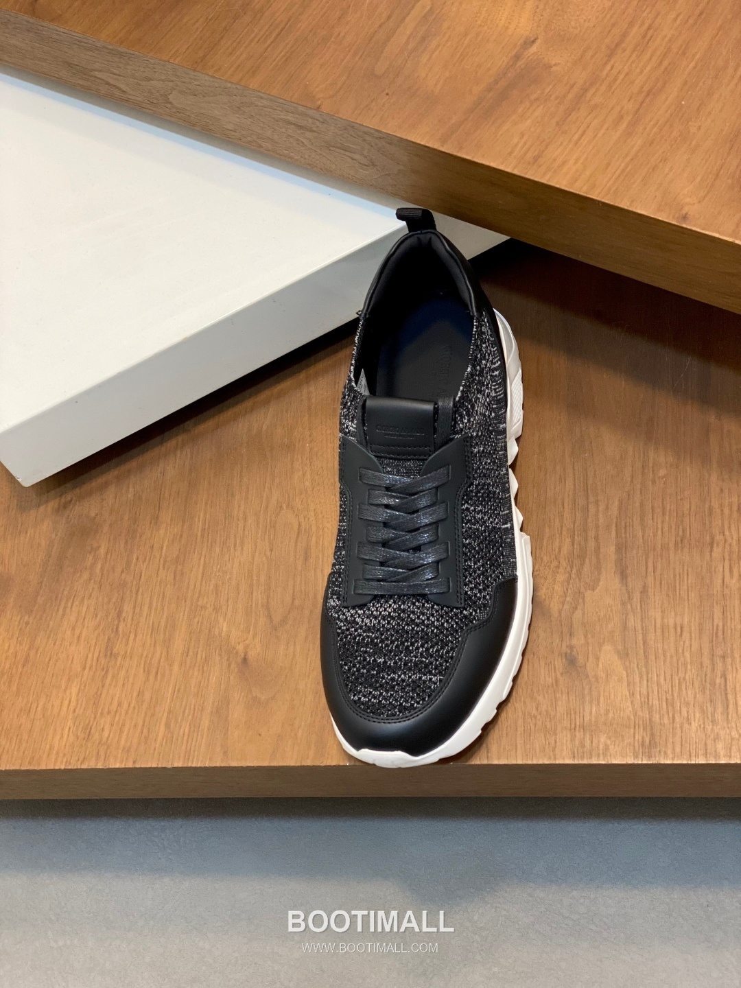 ## 신발 제품 스펙 분석

Giorgio Armani Knit Leather Slip-On Sneakers 조르지오 아르마니 니트 레더 슬립온 스니커즈 6