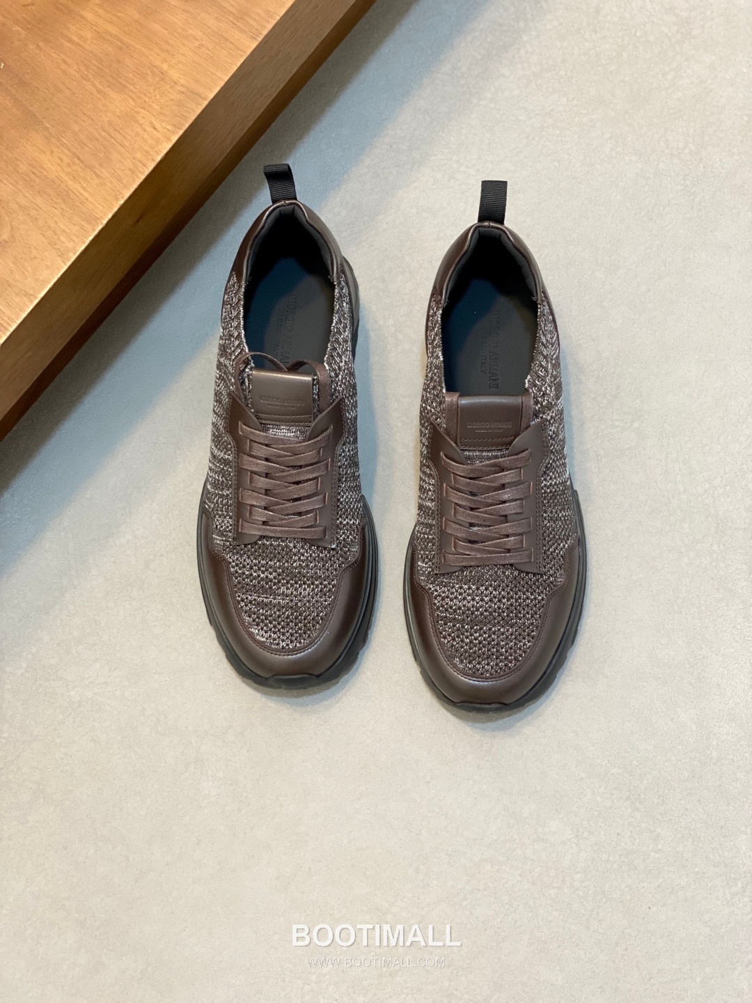 ## 신발 제품 스펙 분석
Giorgio Armani Knit Leather Slip-On Sneakers 조르지오 아르마니 니트 레더 슬립온 스니커즈 1