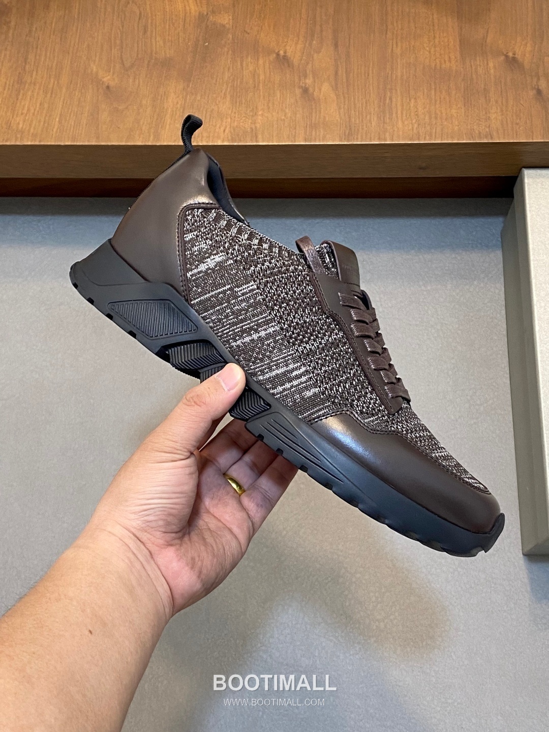 ## 신발 제품 스펙 분석
Giorgio Armani Knit Leather Slip-On Sneakers 조르지오 아르마니 니트 레더 슬립온 스니커즈 4