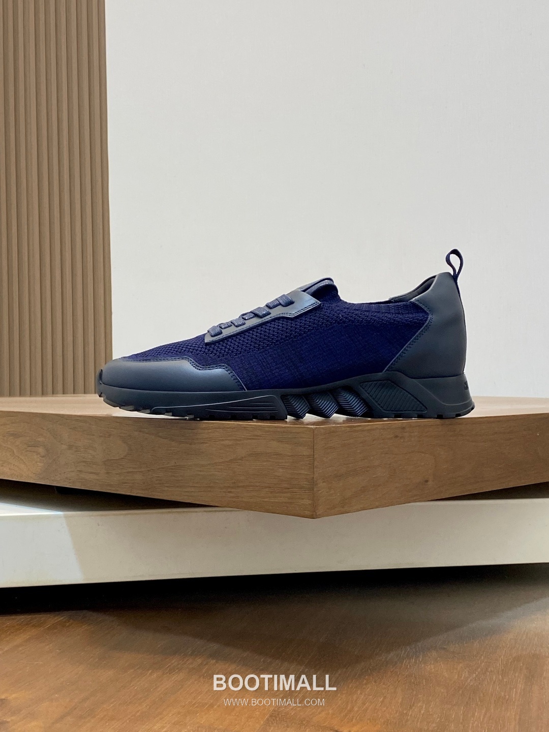 ## 신발 제품 스펙 분석
Giorgio Armani Knit Leather Slip-On Sneakers 조르지오 아르마니 니트 레더 슬립온 스니커즈 2