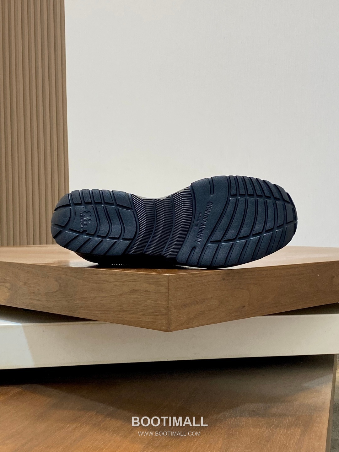 ## 신발 제품 스펙 분석
Giorgio Armani Knit Leather Slip-On Sneakers 조르지오 아르마니 니트 레더 슬립온 스니커즈 9