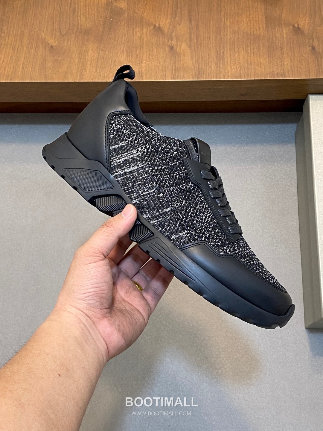 ## 신발 제품 스펙 분석
Giorgio Armani Knit Leather Slip-On Sneakers 조르지오 아르마니 니트 레더 슬립온 스니커즈 4