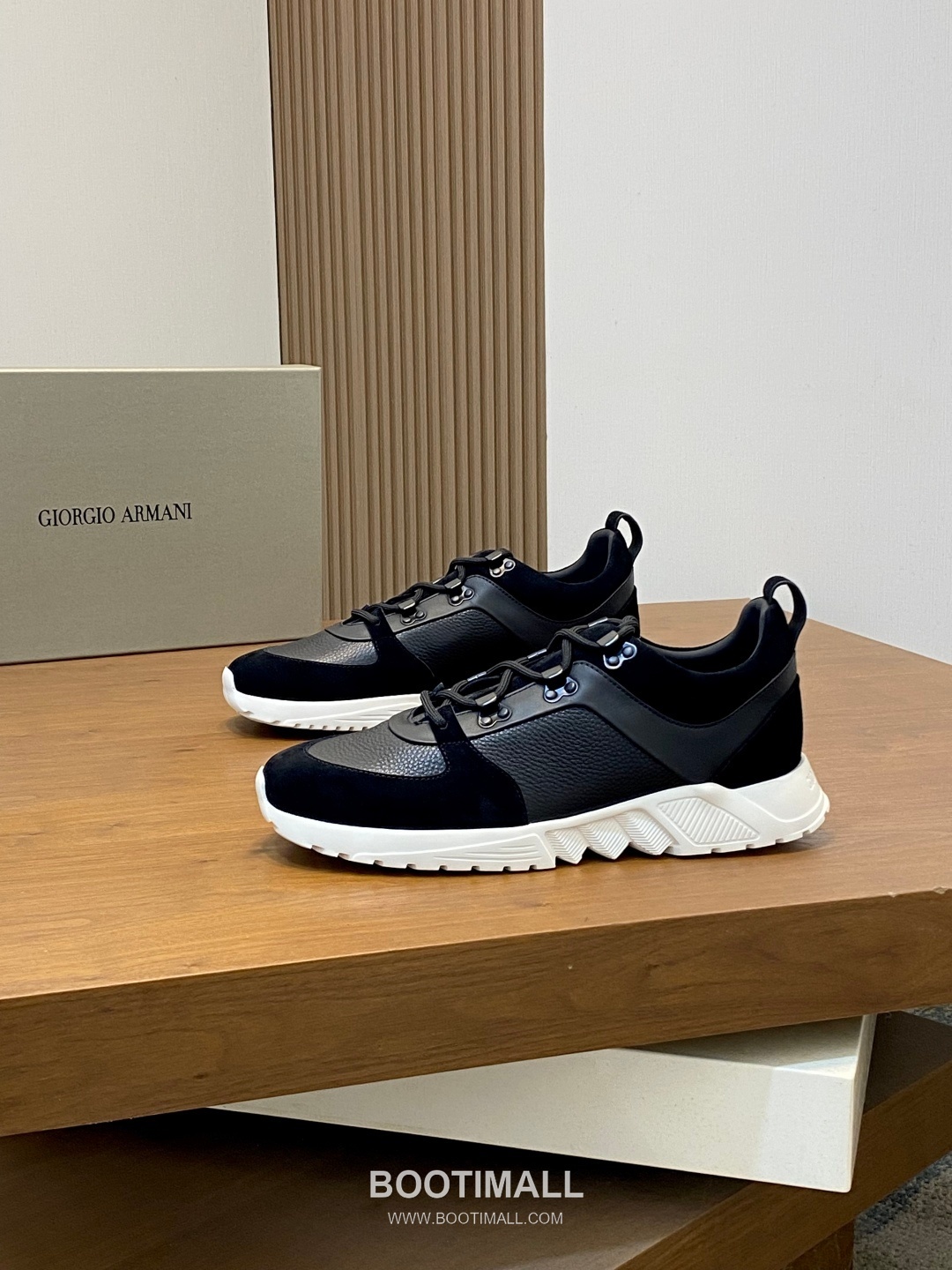 ## 신발 제품 스펙 분석
Giorgio Armani Nappa Leather Sneakers 조르지오 아르마니 나파 레더 스니커즈 3