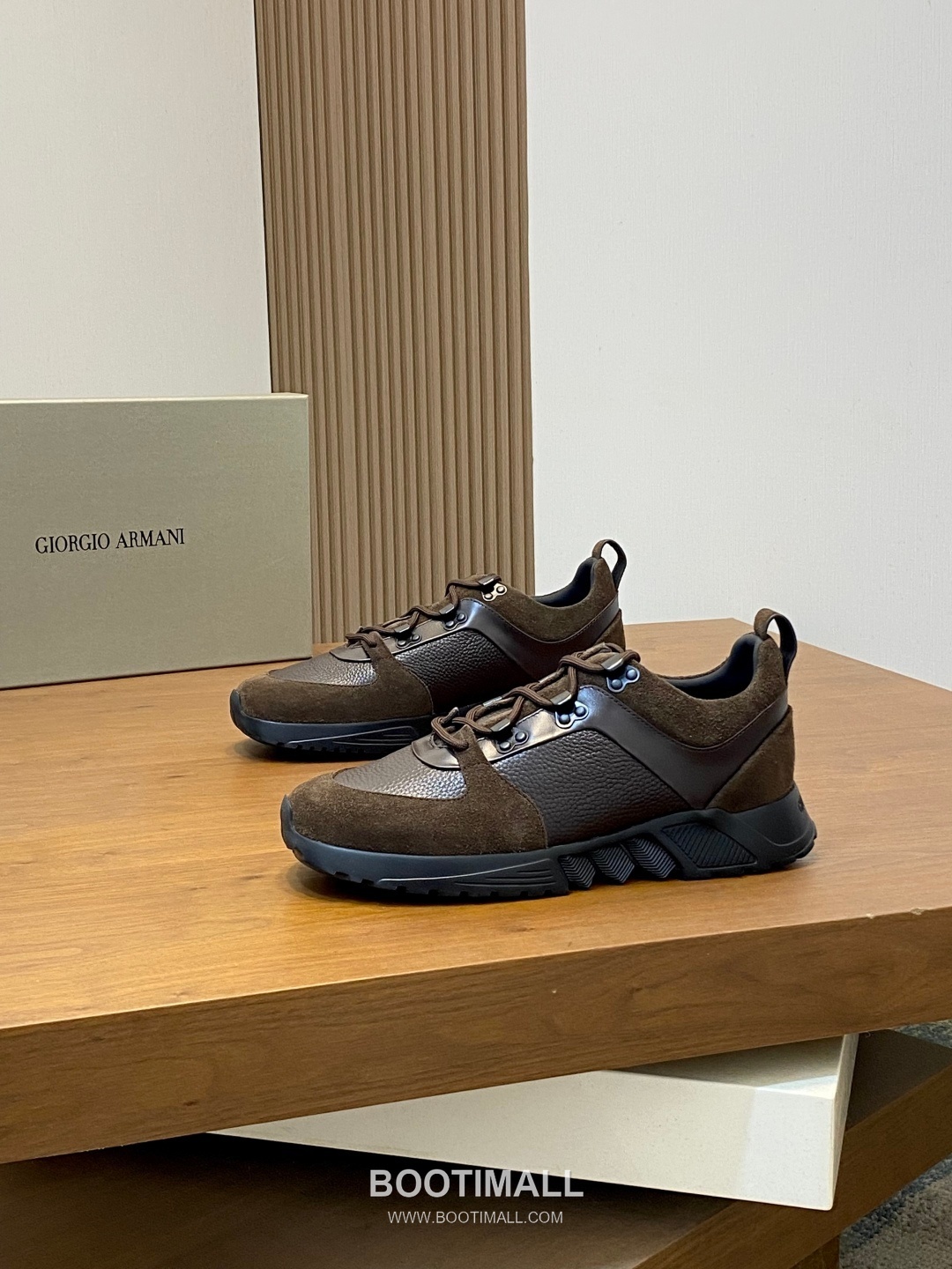 ## 신발 제품 스펙 분석
Giorgio Armani Nappa Leather Sneakers 조르지오 아르마니 나파 레더 스니커즈 3