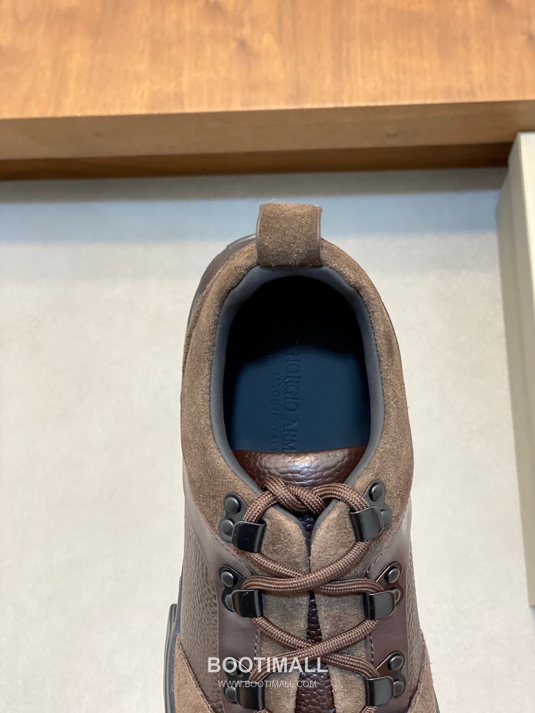 ## 신발 제품 스펙 분석
Giorgio Armani Nappa Leather Sneakers 조르지오 아르마니 나파 레더 스니커즈 7