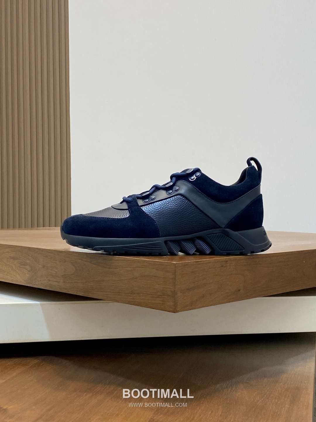 ## 신발 제품 스펙 분석

Giorgio Armani Nappa Leather Sneakers 조르지오 아르마니 나파 레더 스니커즈 2