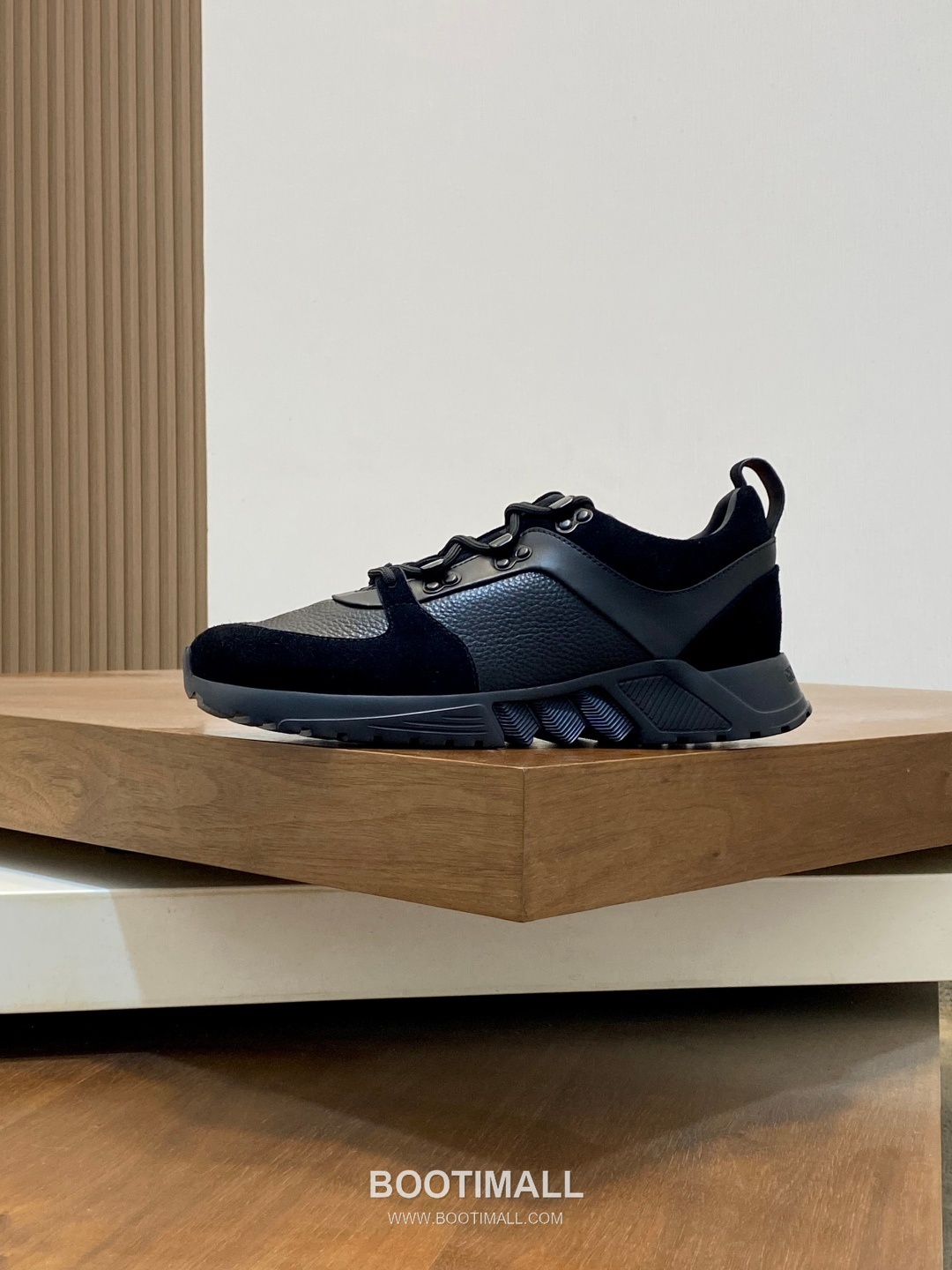 ## 신발 제품 스펙 분석
Giorgio Armani Nappa Leather Sneakers 조르지오 아르마니 나파 레더 스니커즈 2