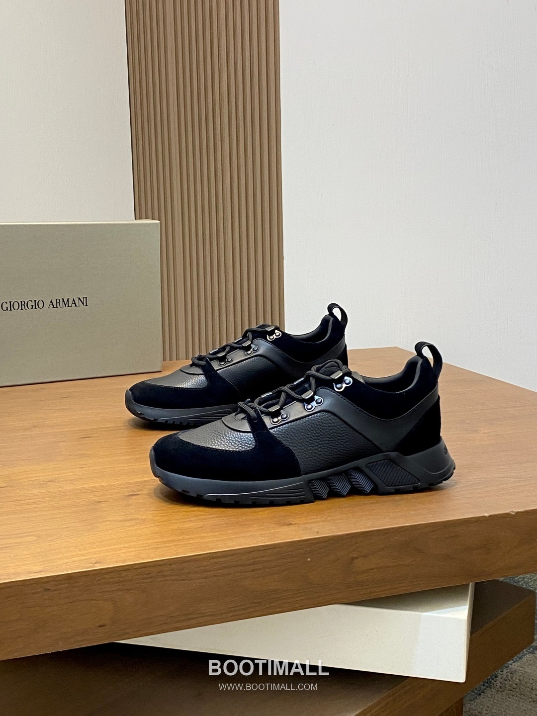 ## 신발 제품 스펙 분석
Giorgio Armani Nappa Leather Sneakers 조르지오 아르마니 나파 레더 스니커즈 3