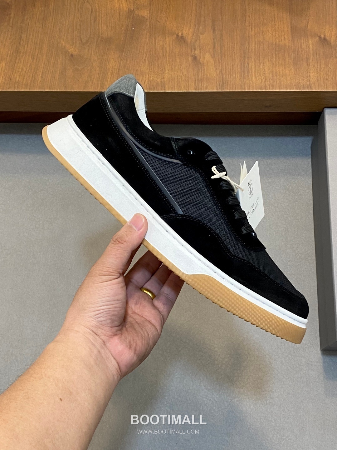 ## 신발 제품 스펙 분석

Brunello Cucinelli Cashmere Suede Sneakers 브루넬로 쿠치넬리 캐시미어 스웨이드 스니커즈 4