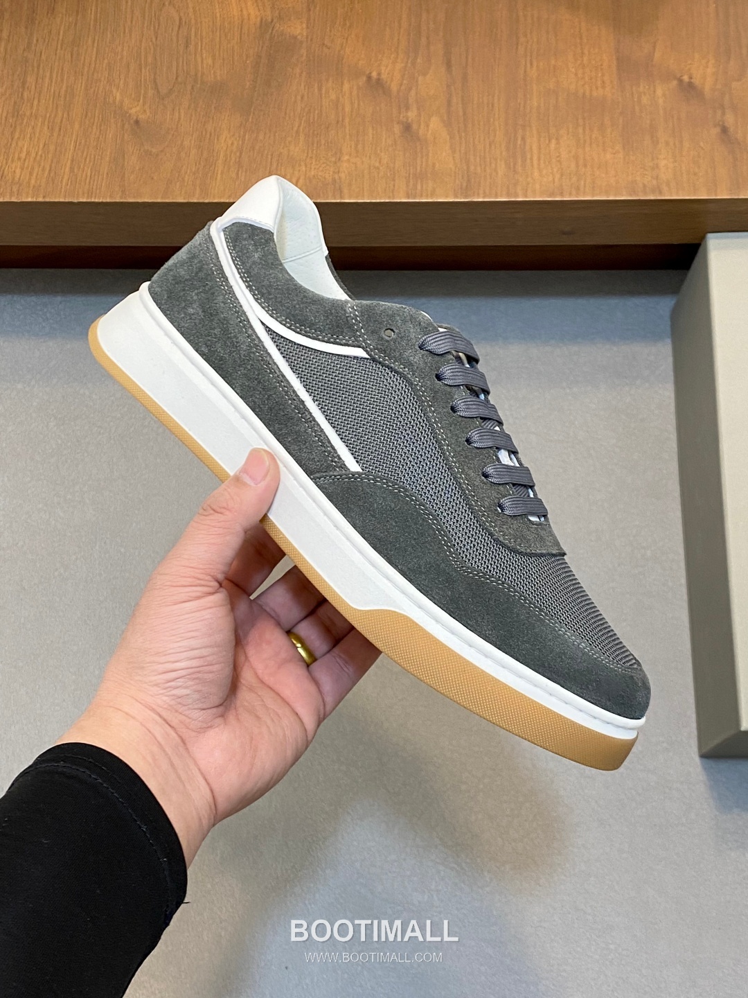 ## 신발 제품 스펙 분석

Brunello Cucinelli Cashmere Suede Sneakers 브루넬로 쿠치넬리 캐시미어 스웨이드 스니커즈 4
