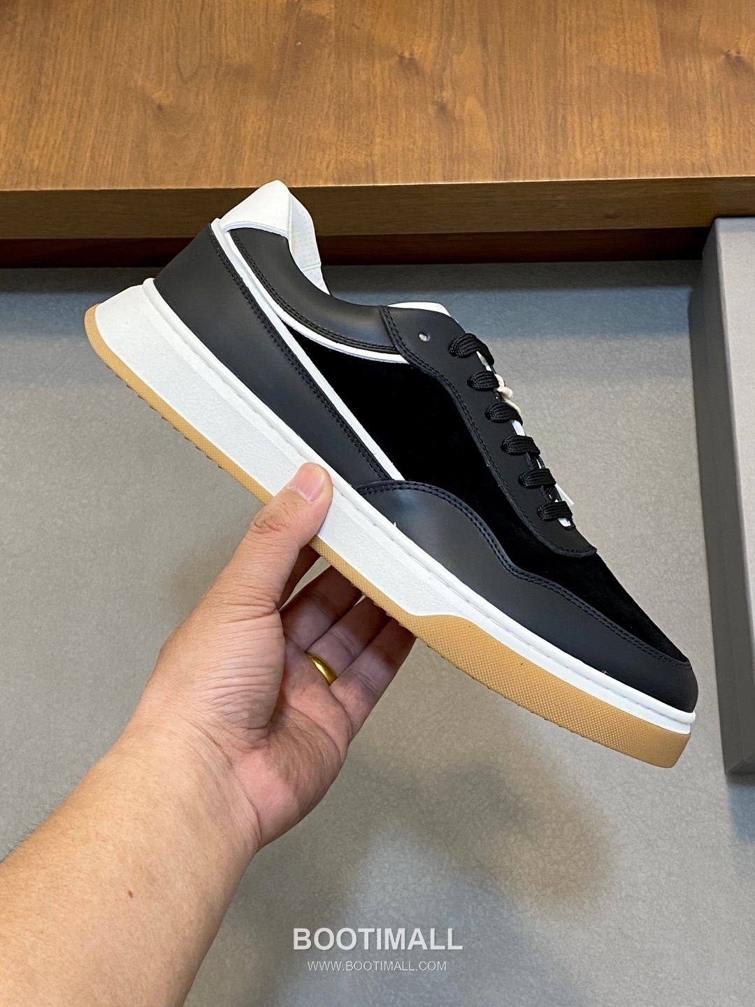 ## 신발 제품 스펙 분석

Brunello Cucinelli Cashmere Suede Sneakers 브루넬로 쿠치넬리 캐시미어 스웨이드 스니커즈 4