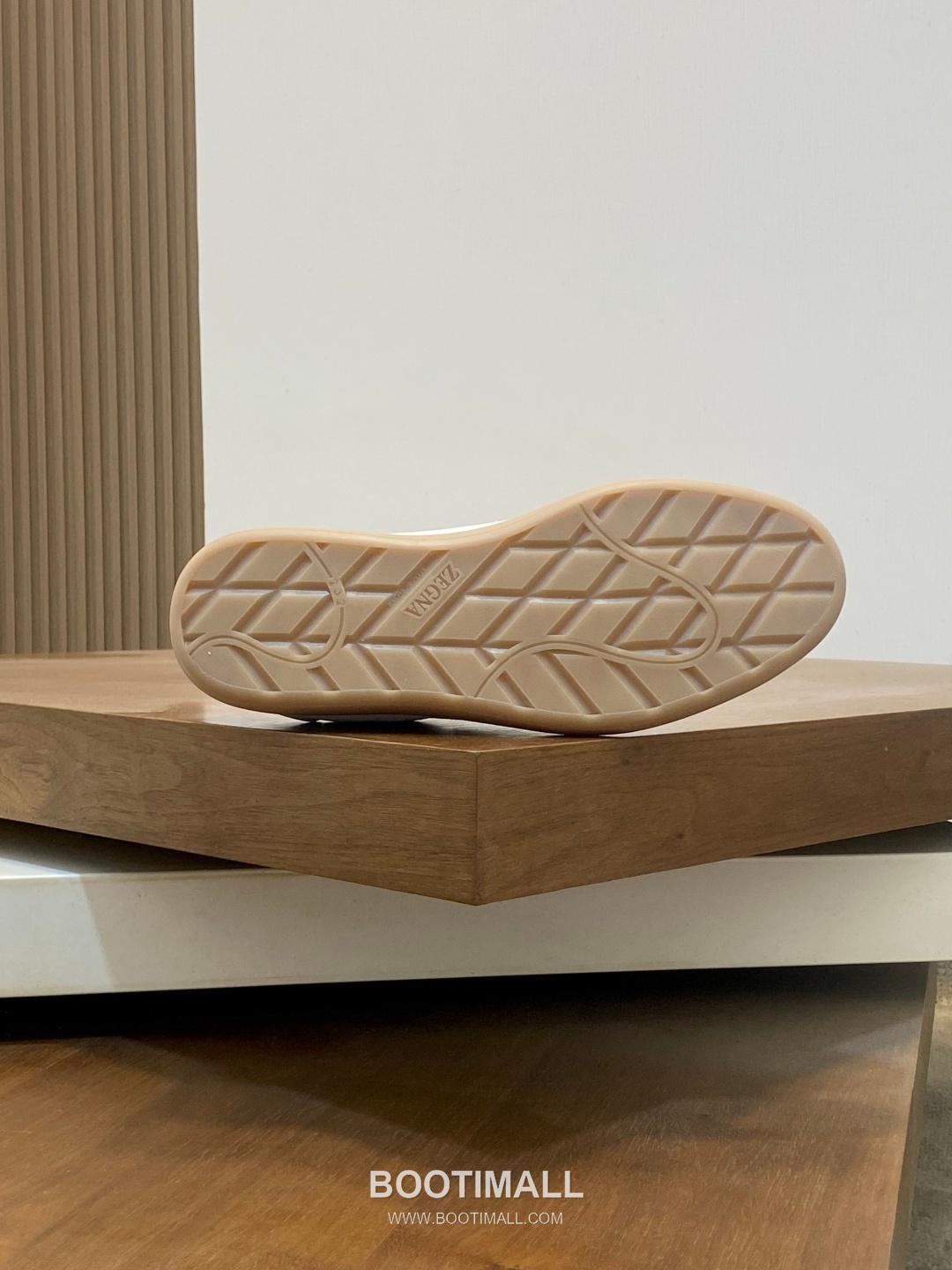 ## 신발 제품 스펙 분석

Ermenegildo Zegna Triple Stitch Monte Leather Sneakers 에르메네질도 제냐 트리플 스티치 몬테 레더 스니커즈 LHBLL-S7009Z-NEE 9