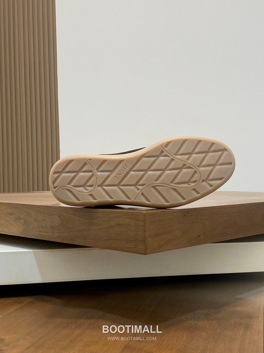 ## 신발 제품 스펙 분석

Ermenegildo Zegna Triple Stitch Monte Leather Sneakers 에르메네질도 제냐 트리플 스티치 몬테 레더 스니커즈 LHBLL-S7009Z-NEE 9