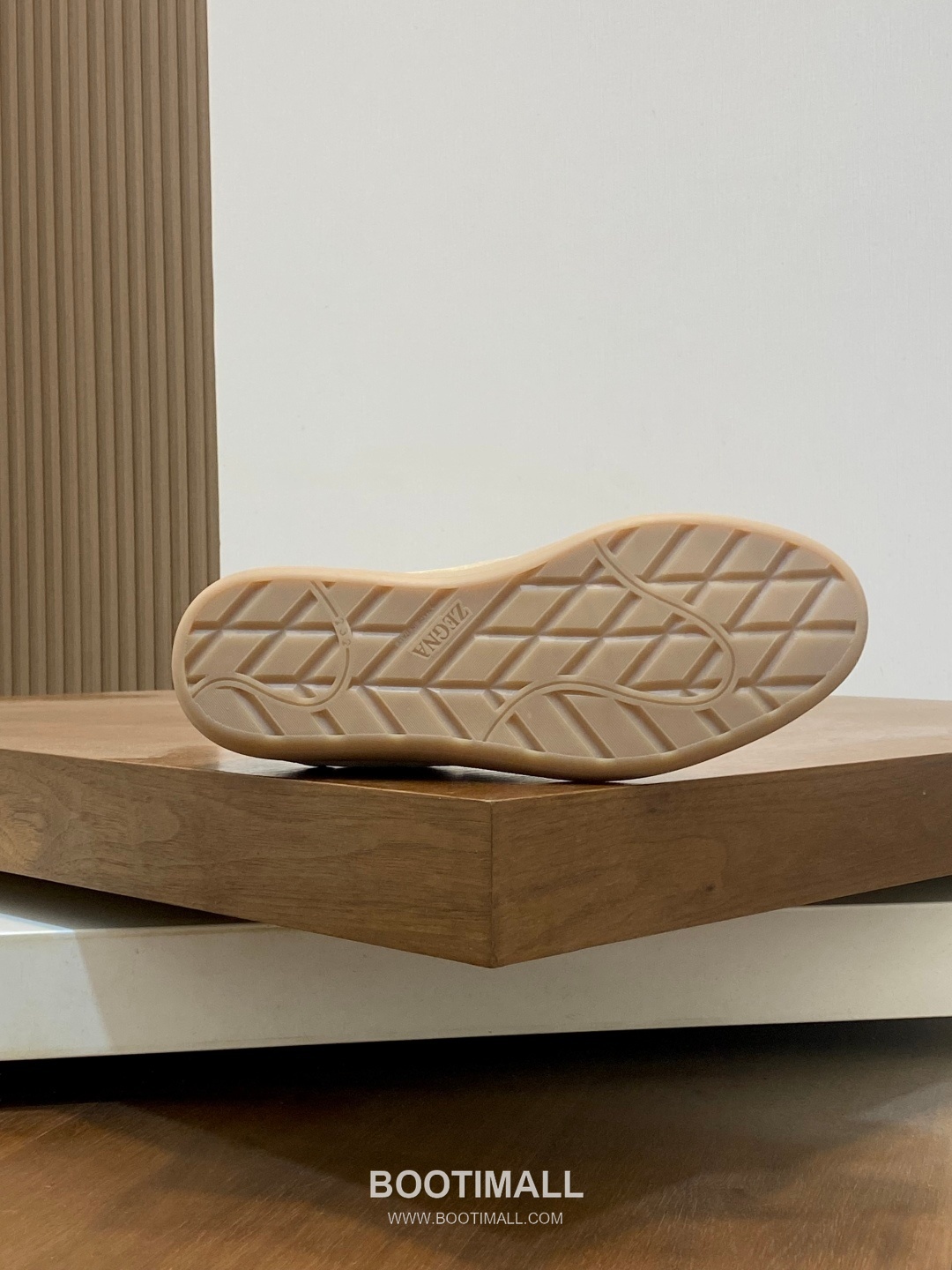 ## 신발 제품 스펙 분석

Ermenegildo Zegna Triple Stitch Monte Leather Sneakers 에르메네질도 제냐 트리플 스티치 몬테 레더 스니커즈 LHBLL-S7009Z-NEE 9