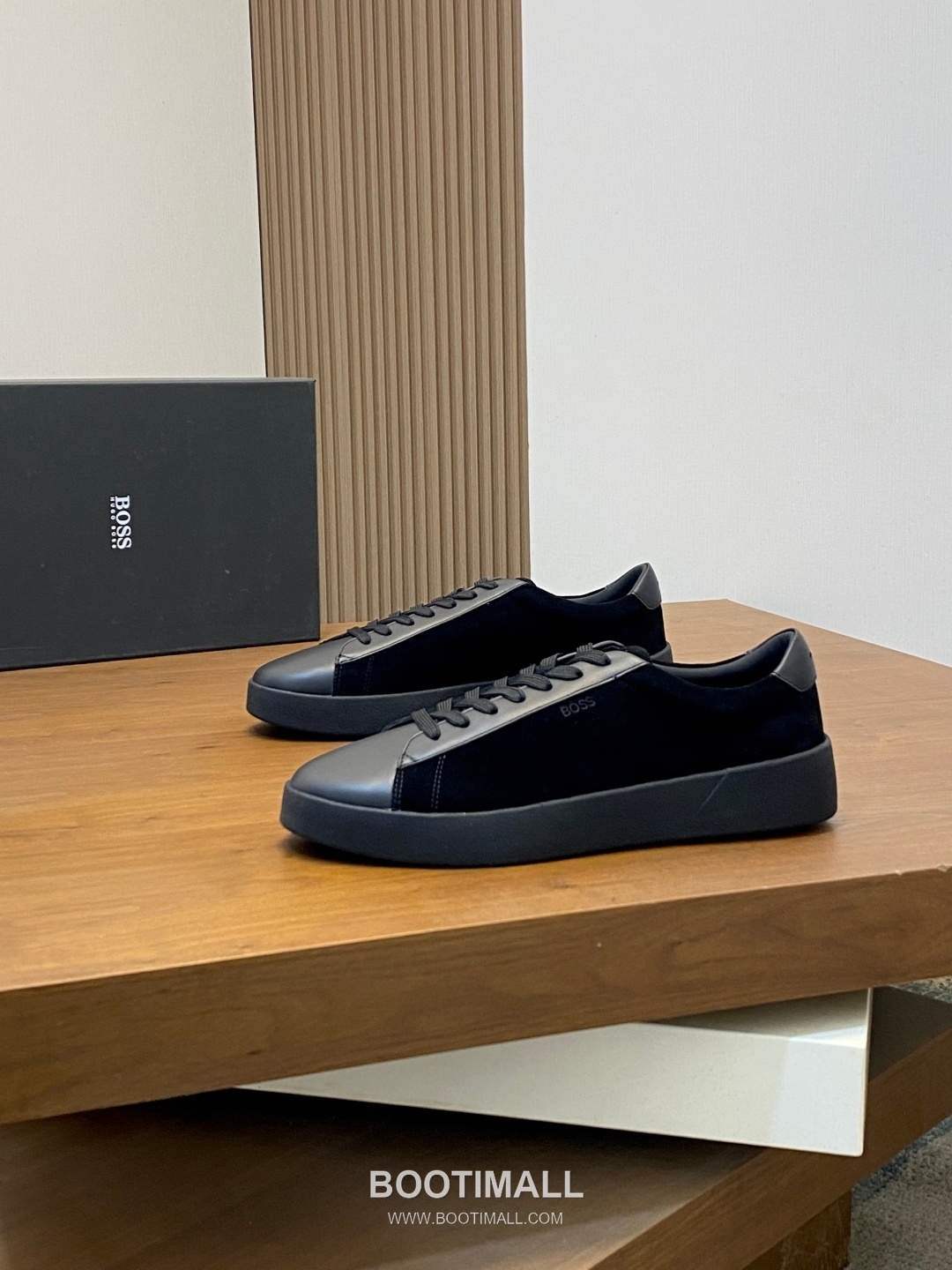 ## 신발 제품 스펙 분석
BOSS Leather Slip-On Sneakers 보스 레더 슬립온 스니커즈 3