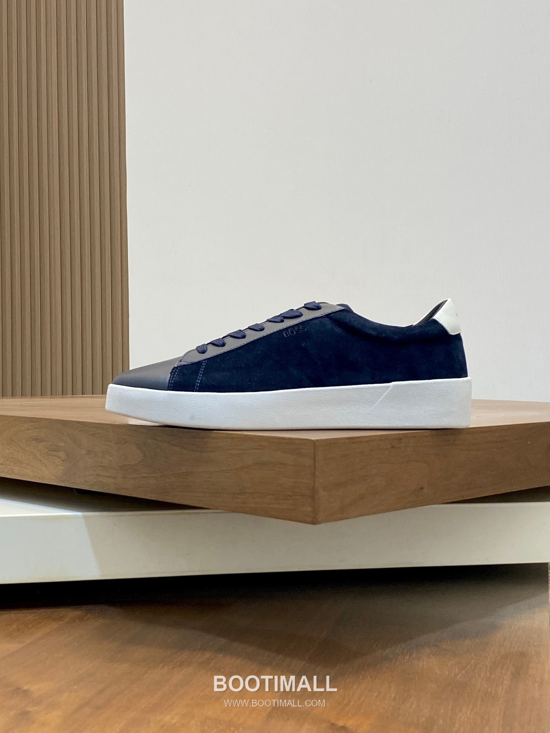 ## 신발 제품 스펙 분석
BOSS Leather Slip-On Sneakers 보스 레더 슬립온 스니커즈 2