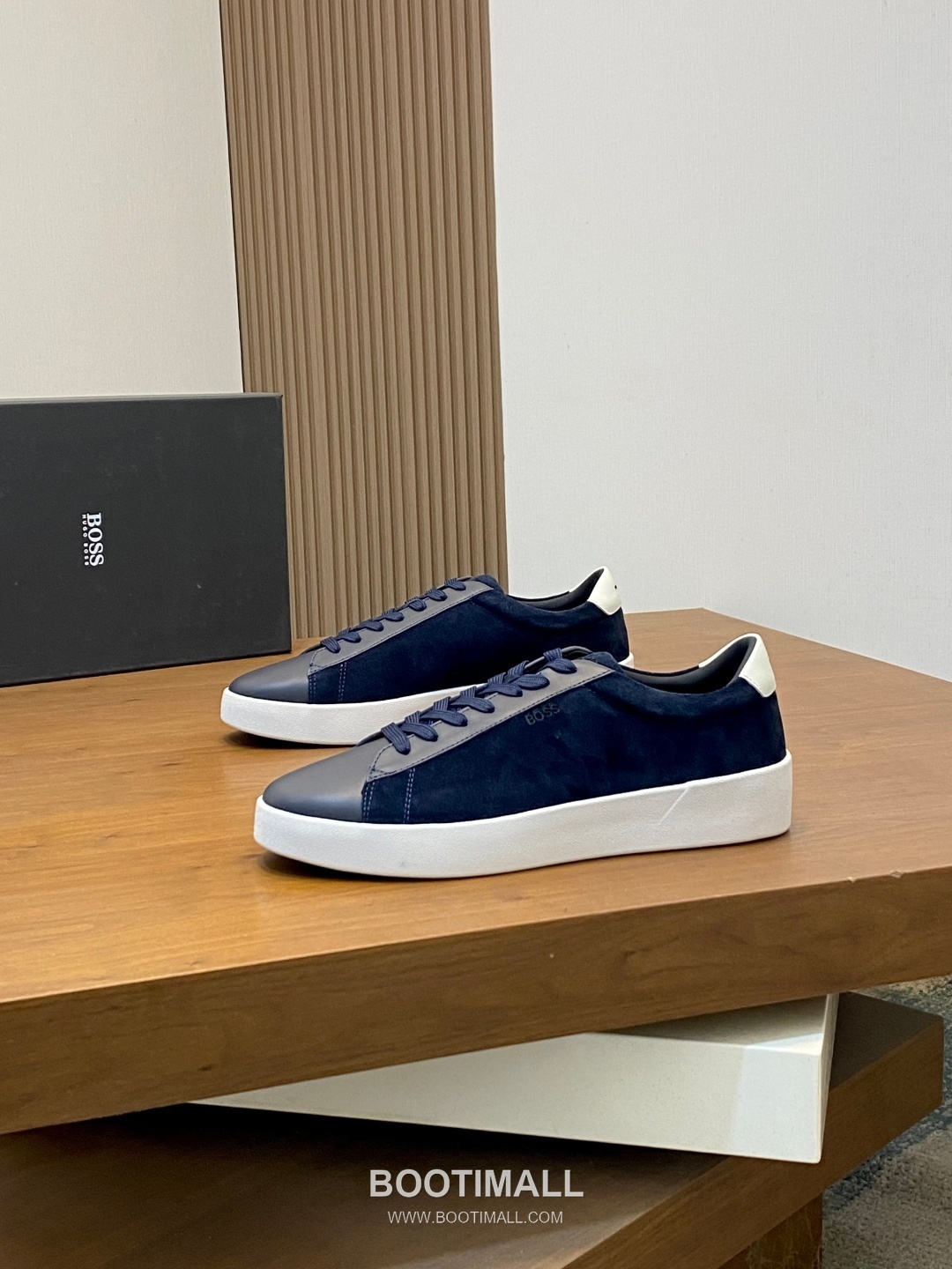 ## 신발 제품 스펙 분석
BOSS Leather Slip-On Sneakers 보스 레더 슬립온 스니커즈 3