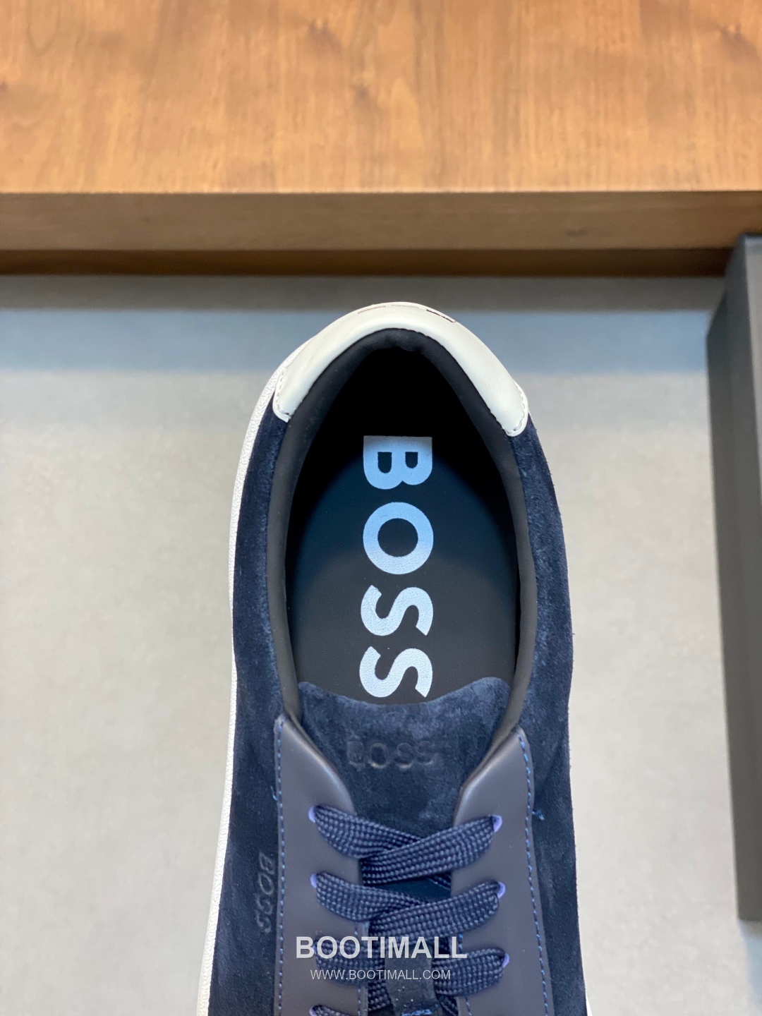 ## 신발 제품 스펙 분석
BOSS Leather Slip-On Sneakers 보스 레더 슬립온 스니커즈 7