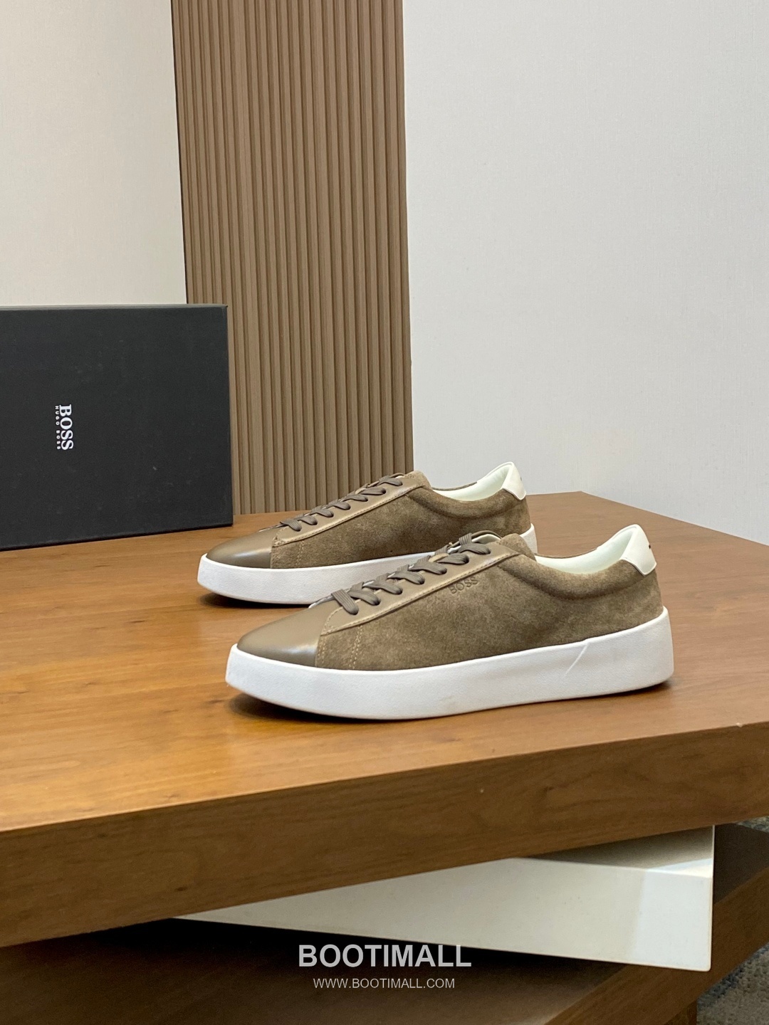 ## 신발 제품 스펙 분석

BOSS Leather Slip-On Sneakers 보스 레더 슬립온 스니커즈 3