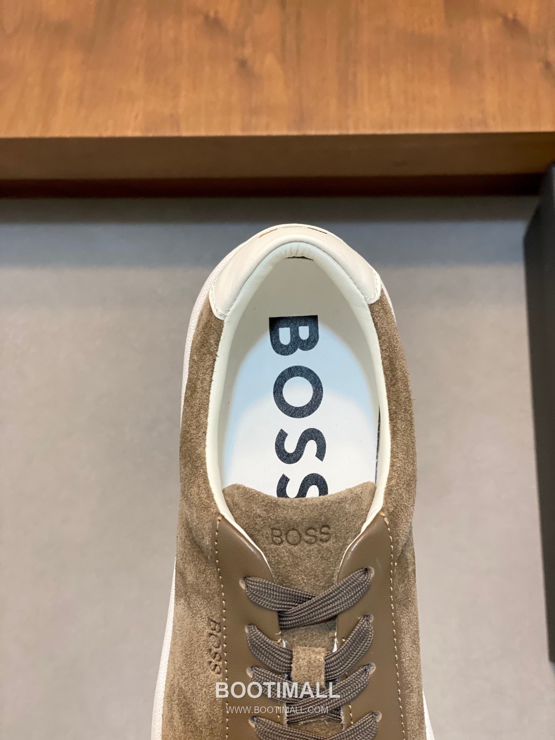 ## 신발 제품 스펙 분석

BOSS Leather Slip-On Sneakers 보스 레더 슬립온 스니커즈 7