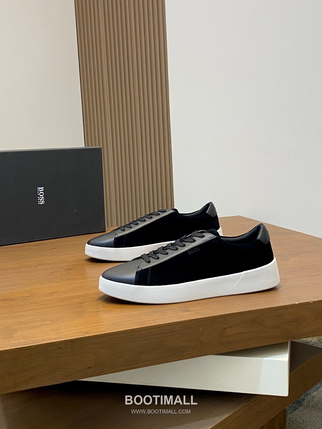 ## 신발 제품 스펙 분석
BOSS Leather Slip-On Sneakers 보스 레더 슬립온 스니커즈 3